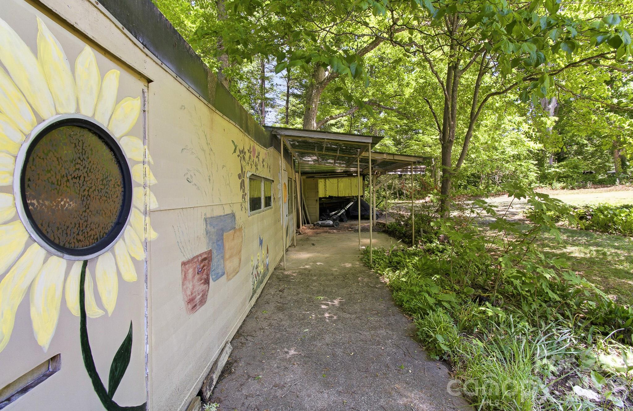 20 Reed Road — Asheville