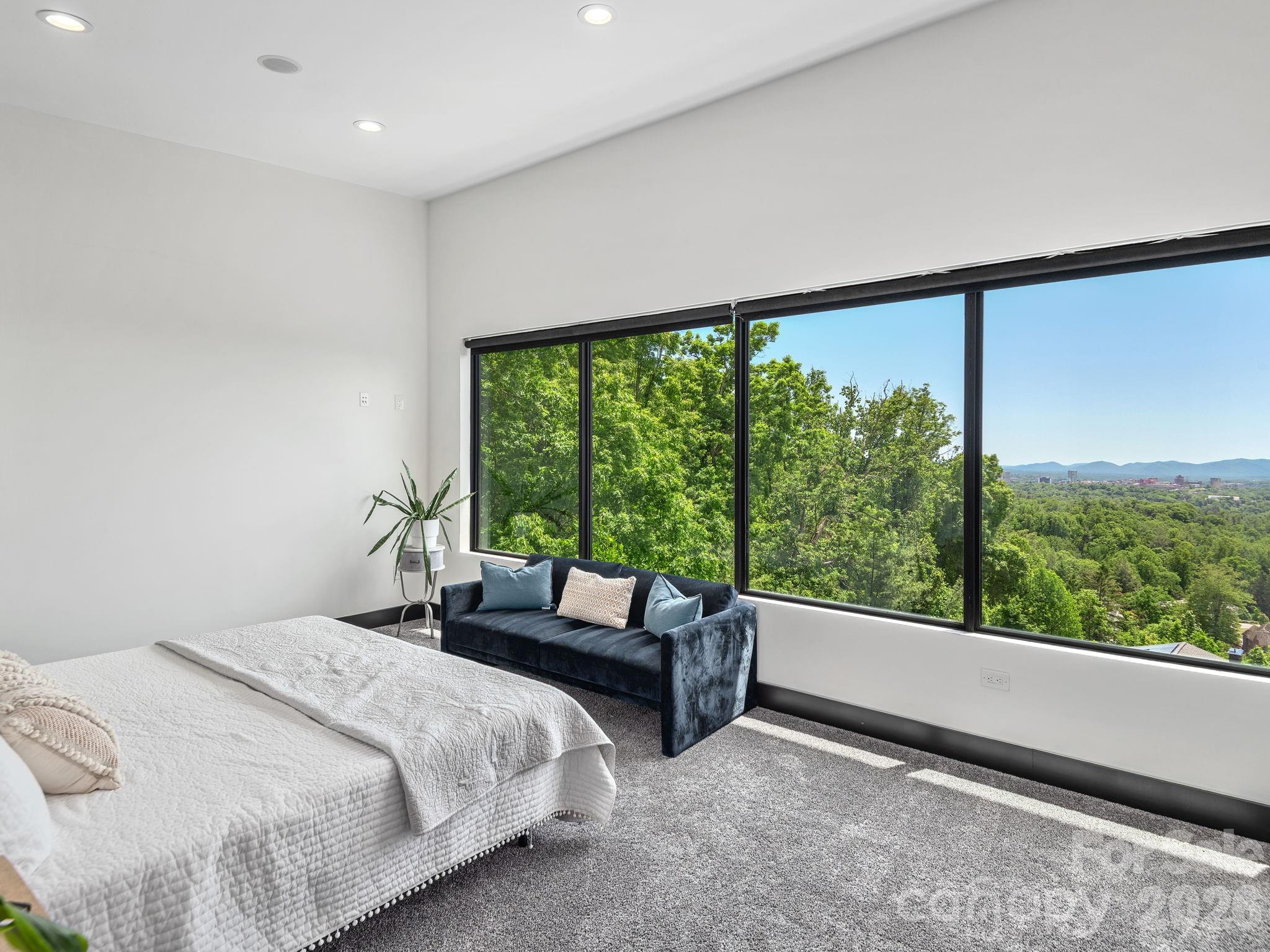 127 N Griffing Boulevard — Asheville