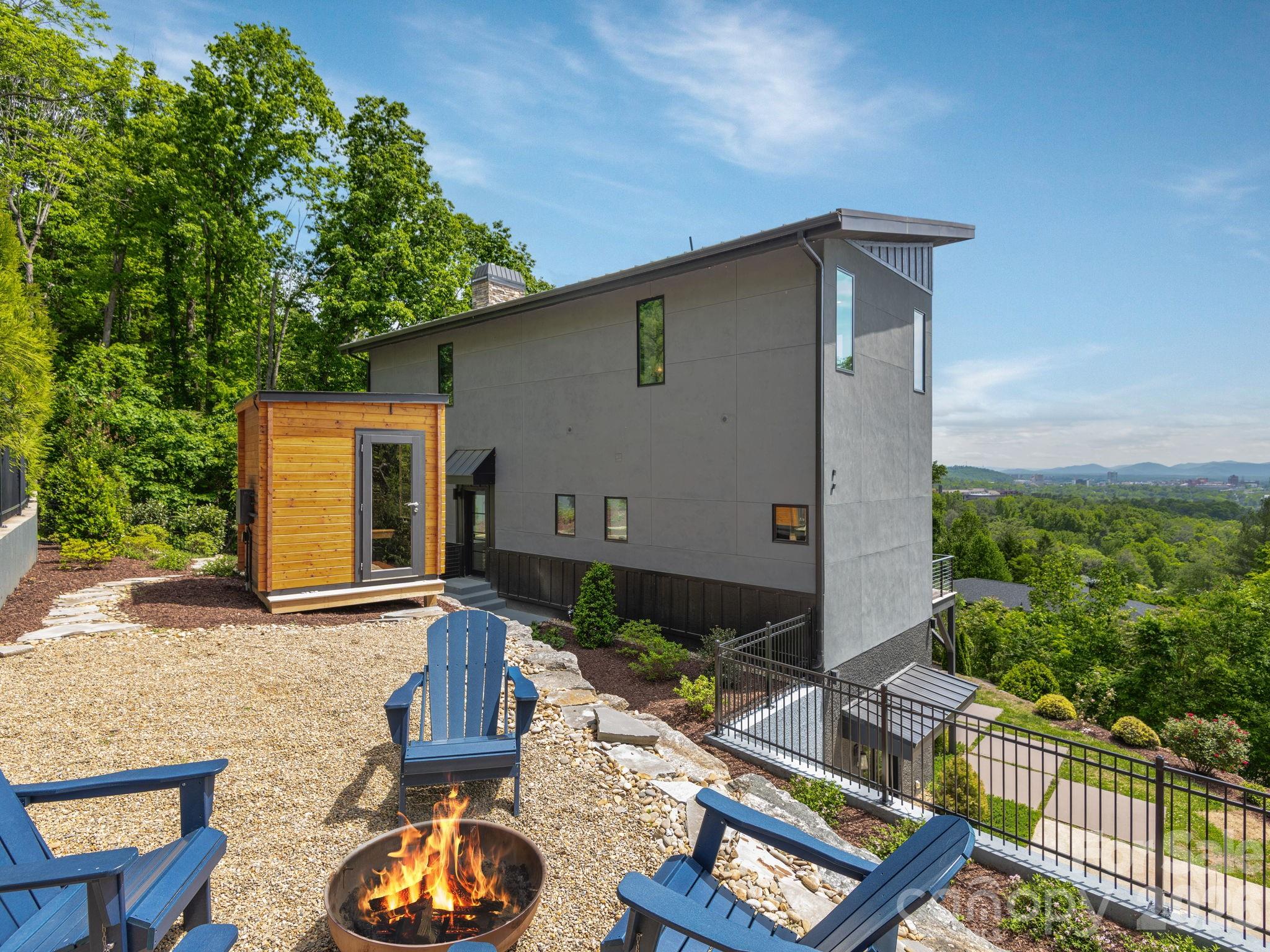 127 N Griffing Boulevard — Asheville