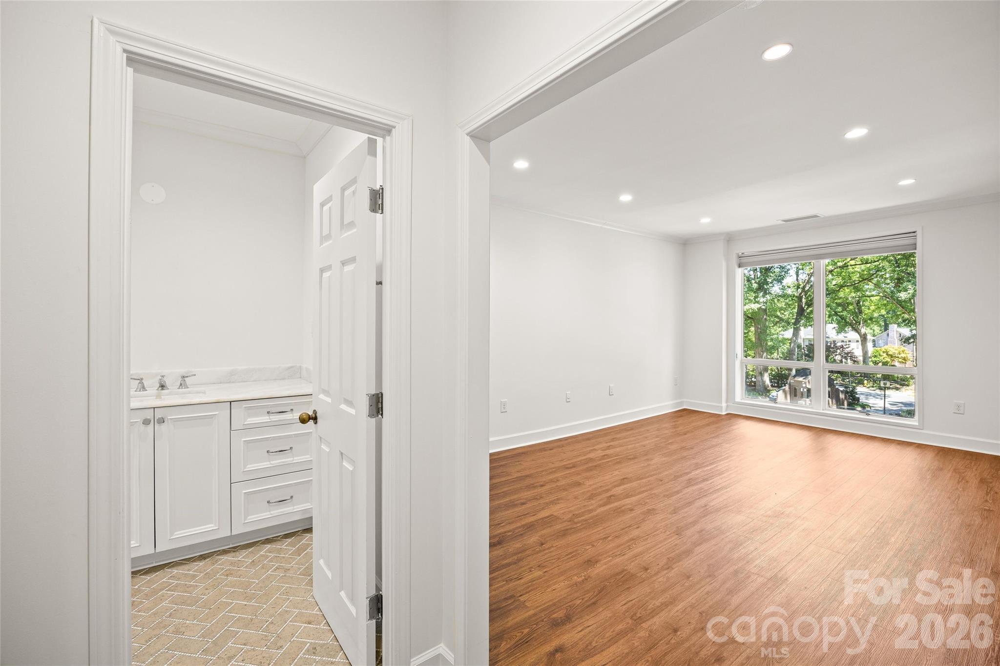 922 Cherokee Road — Charlotte