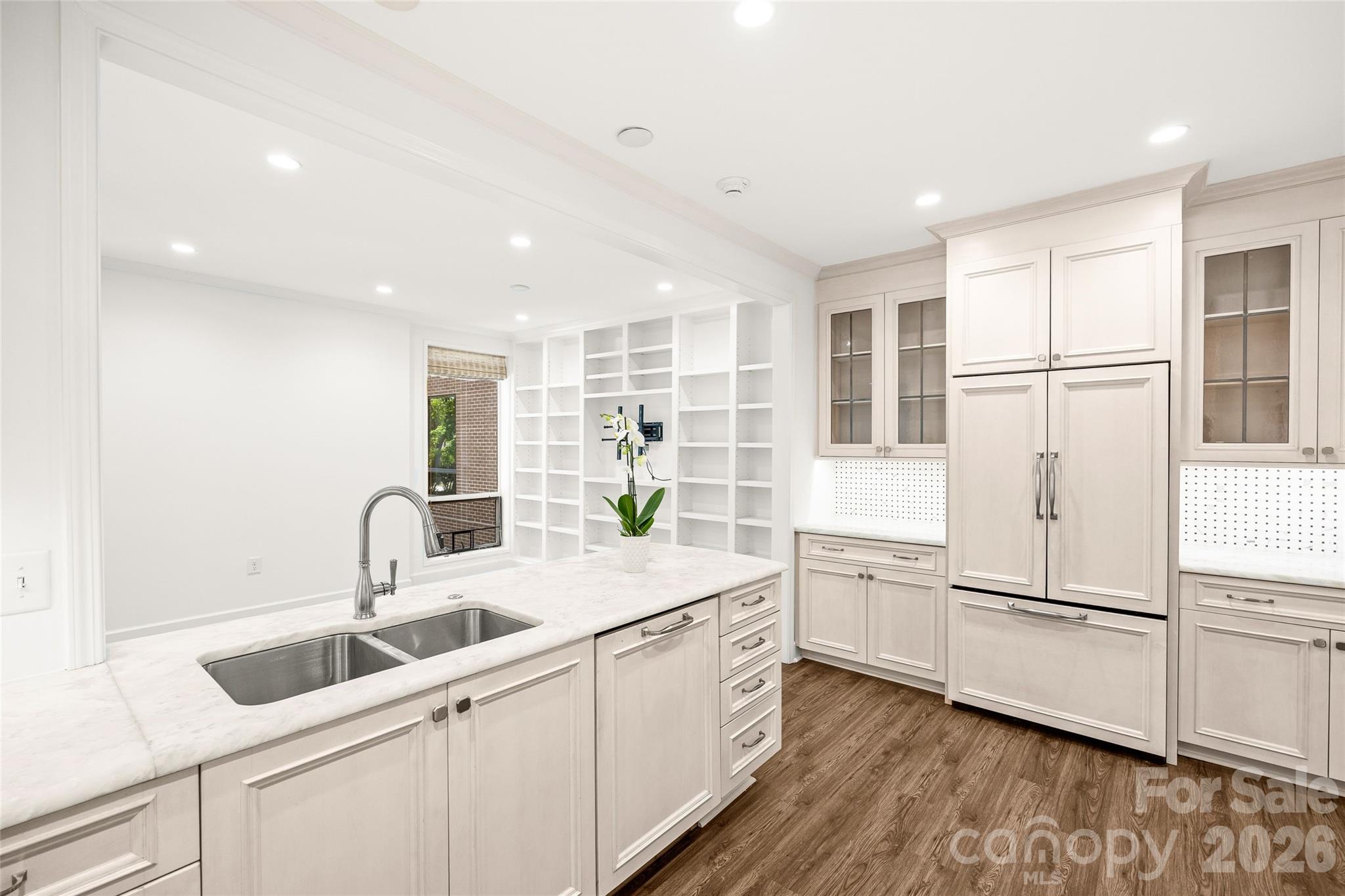 922 Cherokee Road — Charlotte