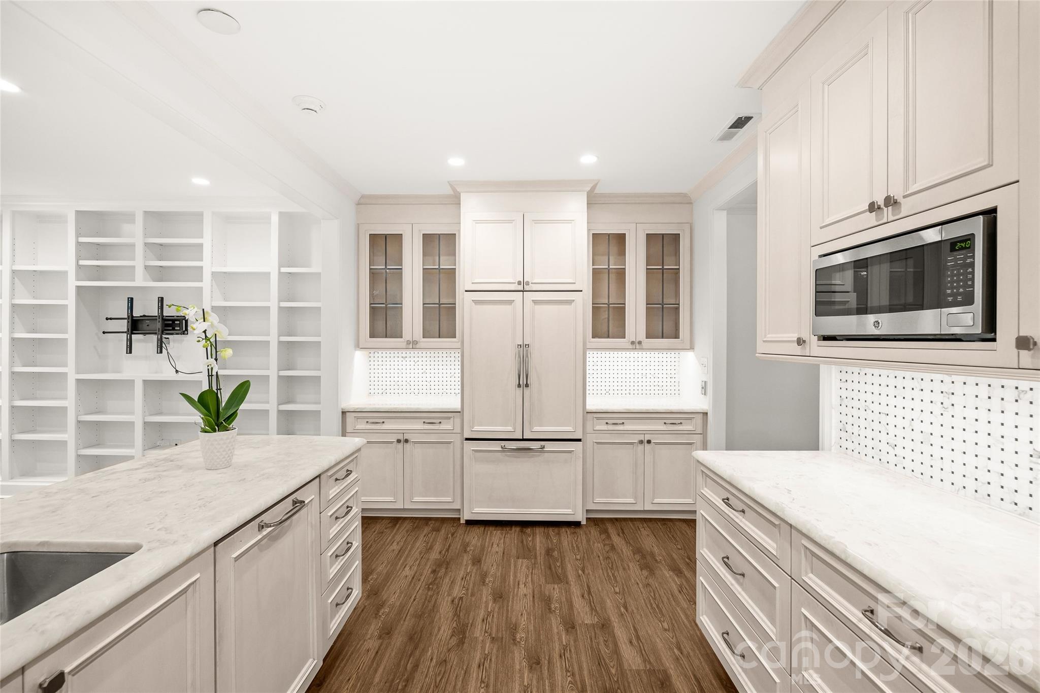 922 Cherokee Road — Charlotte
