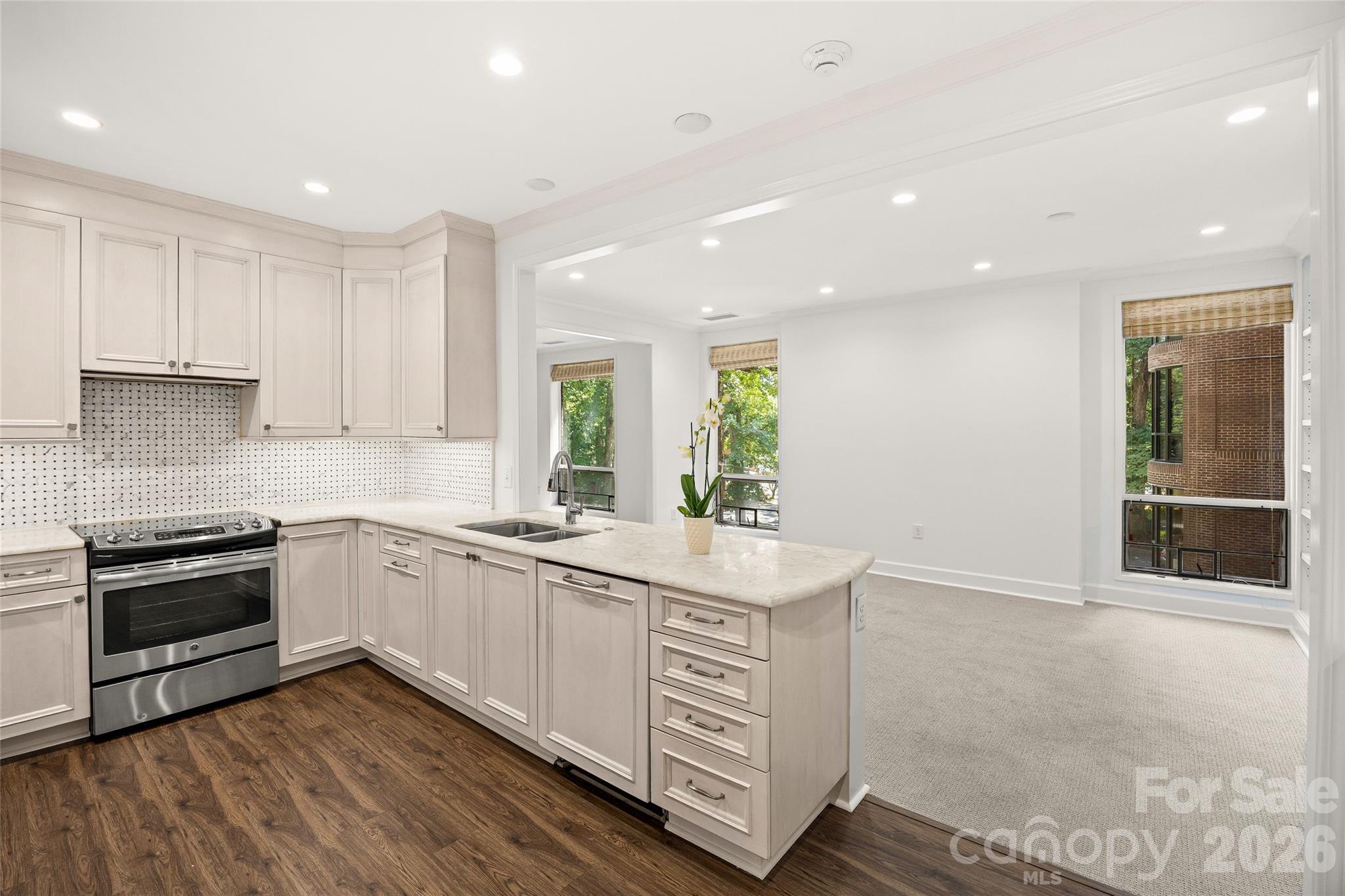 922 Cherokee Road — Charlotte