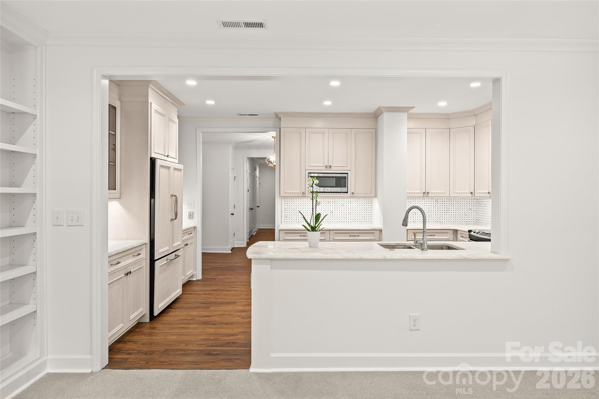 922 Cherokee Road — Charlotte