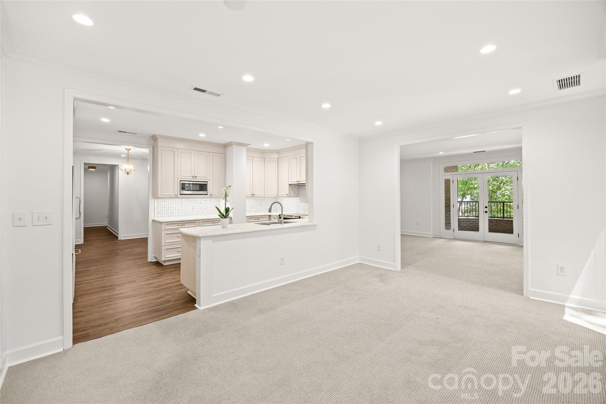 922 Cherokee Road — Charlotte