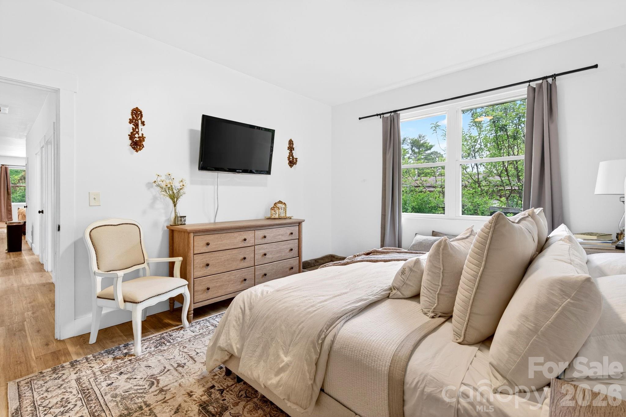 116 Arnold Road — Asheville