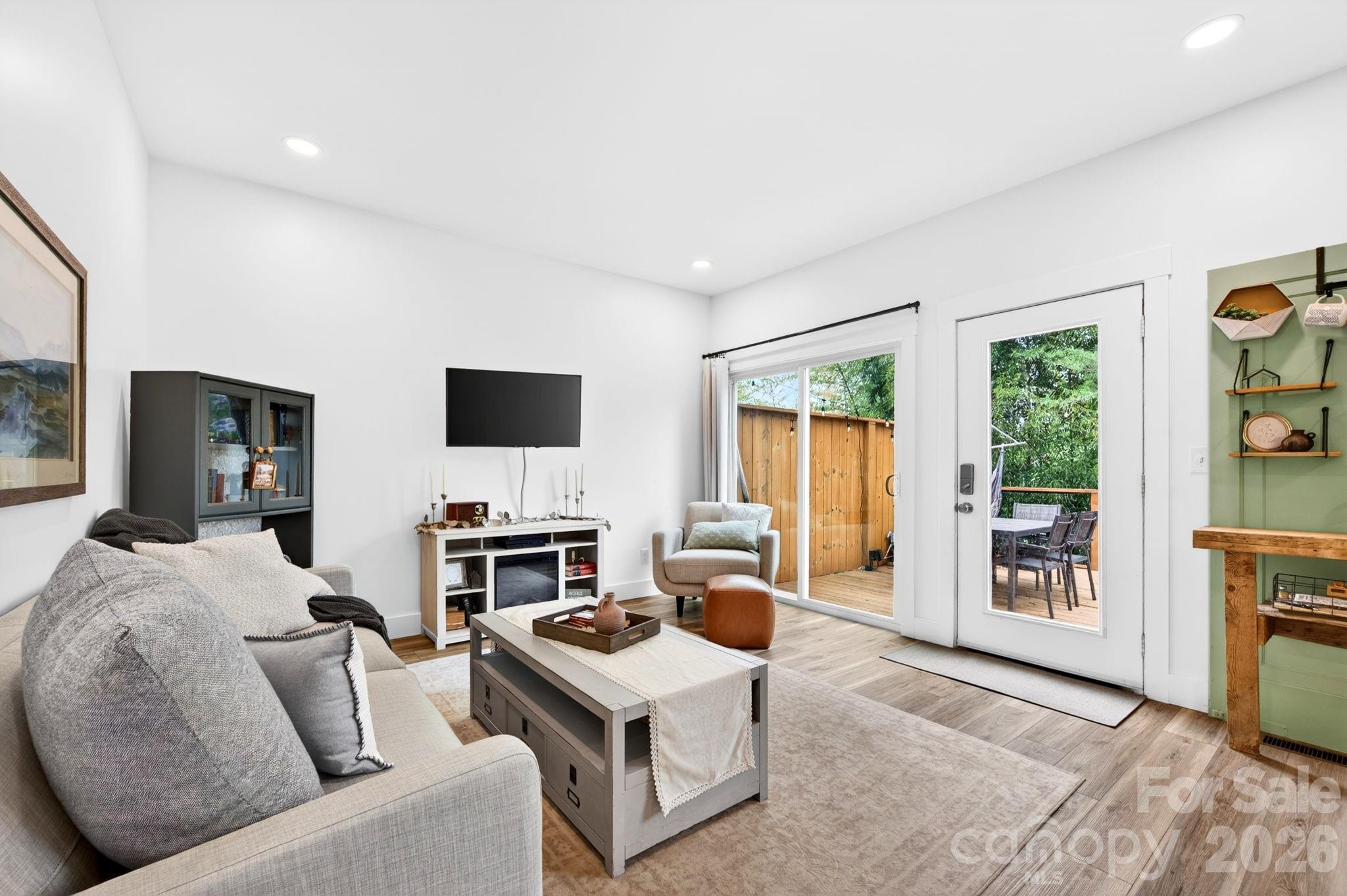 116 Arnold Road — Asheville