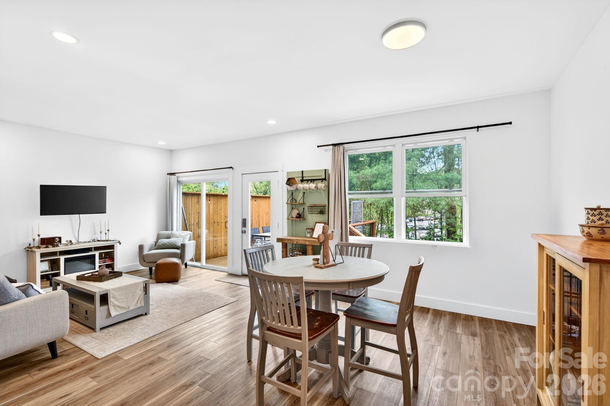 116 Arnold Road — Asheville