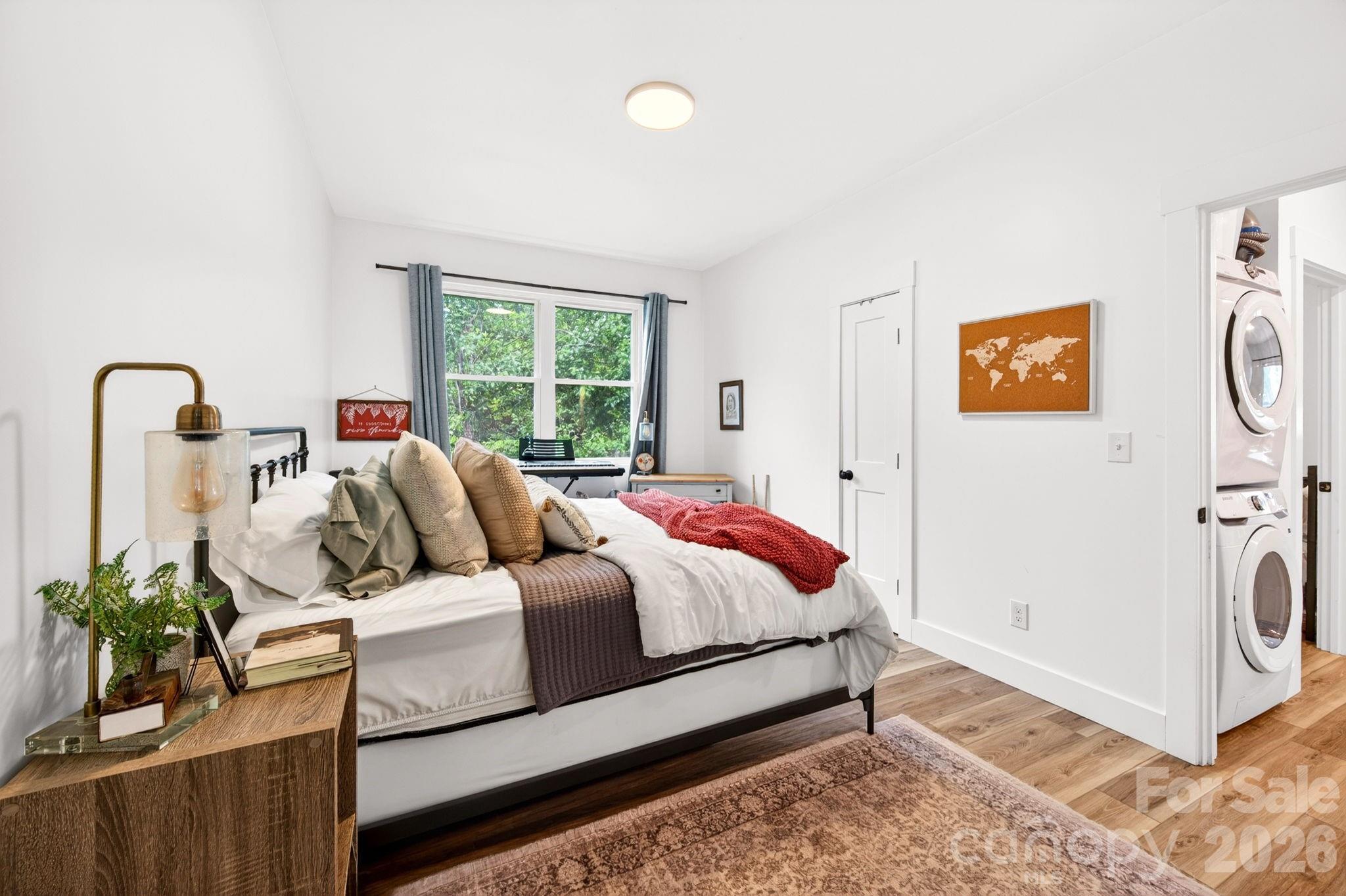 116 Arnold Road — Asheville