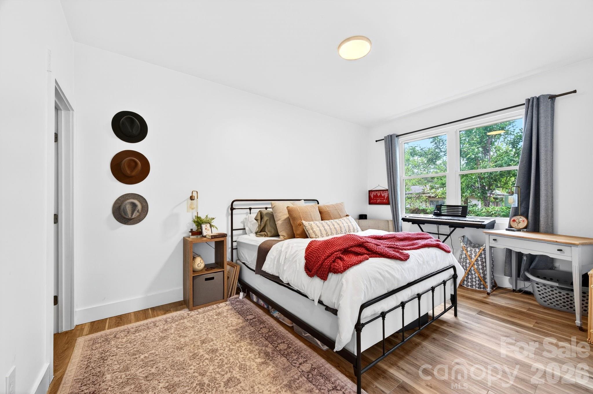 116 Arnold Road — Asheville