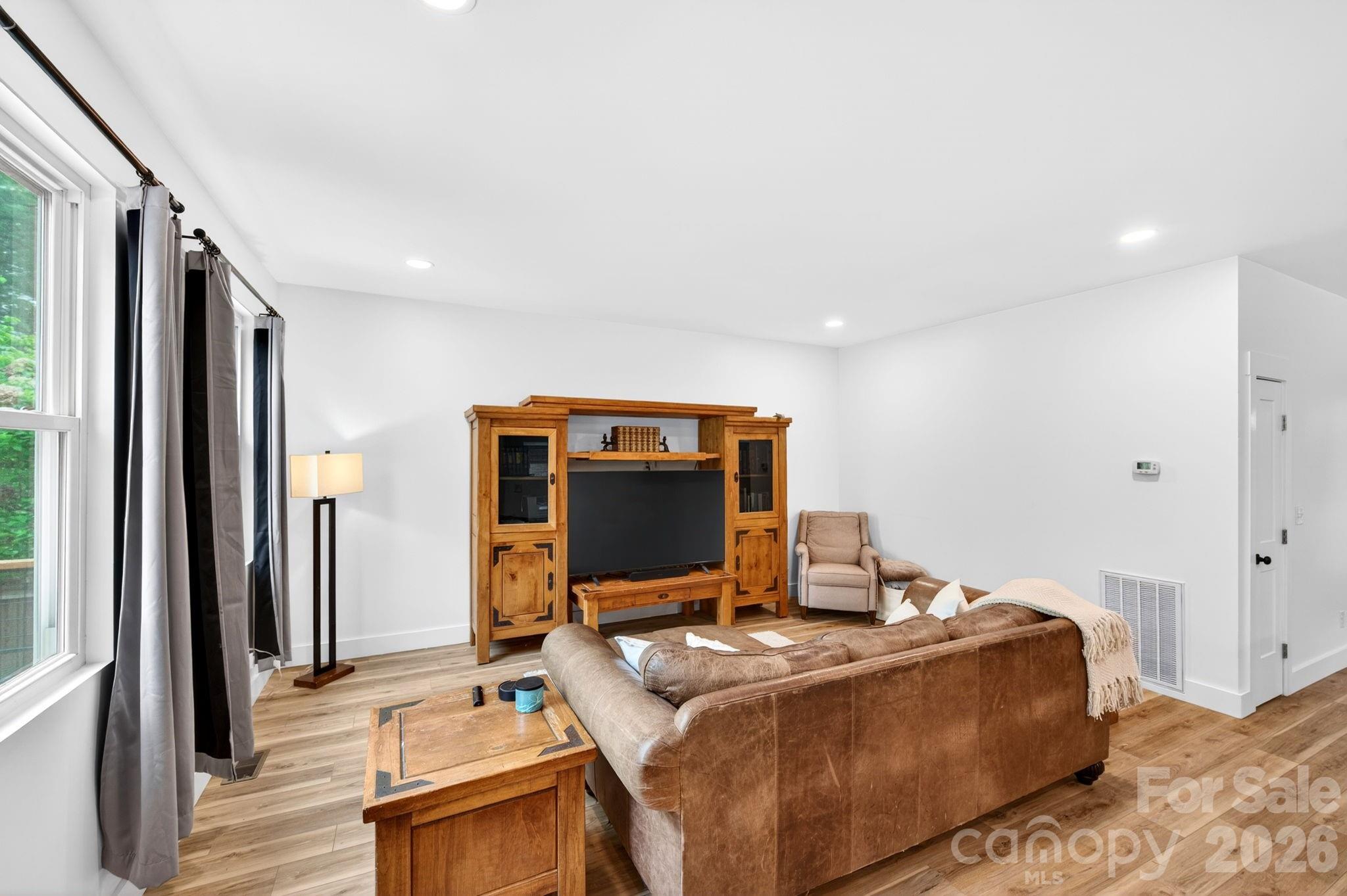 116 Arnold Road — Asheville