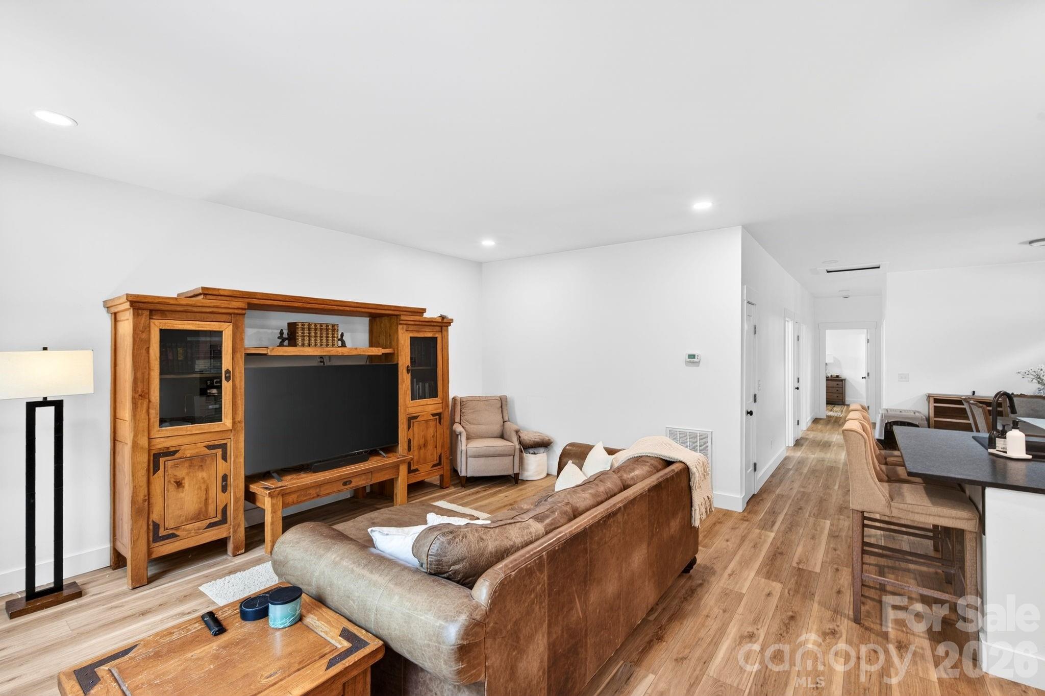 116 Arnold Road — Asheville