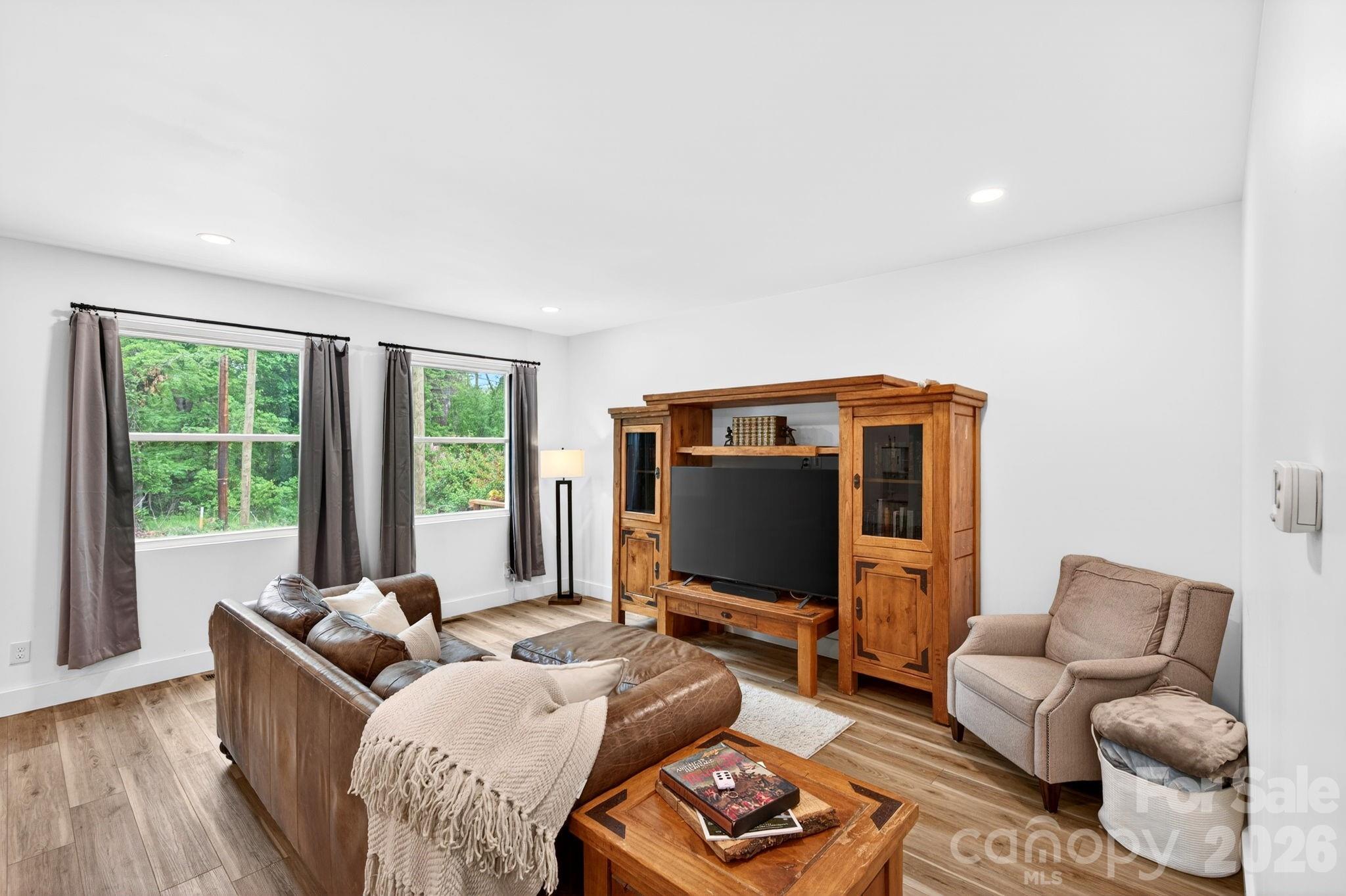 116 Arnold Road — Asheville