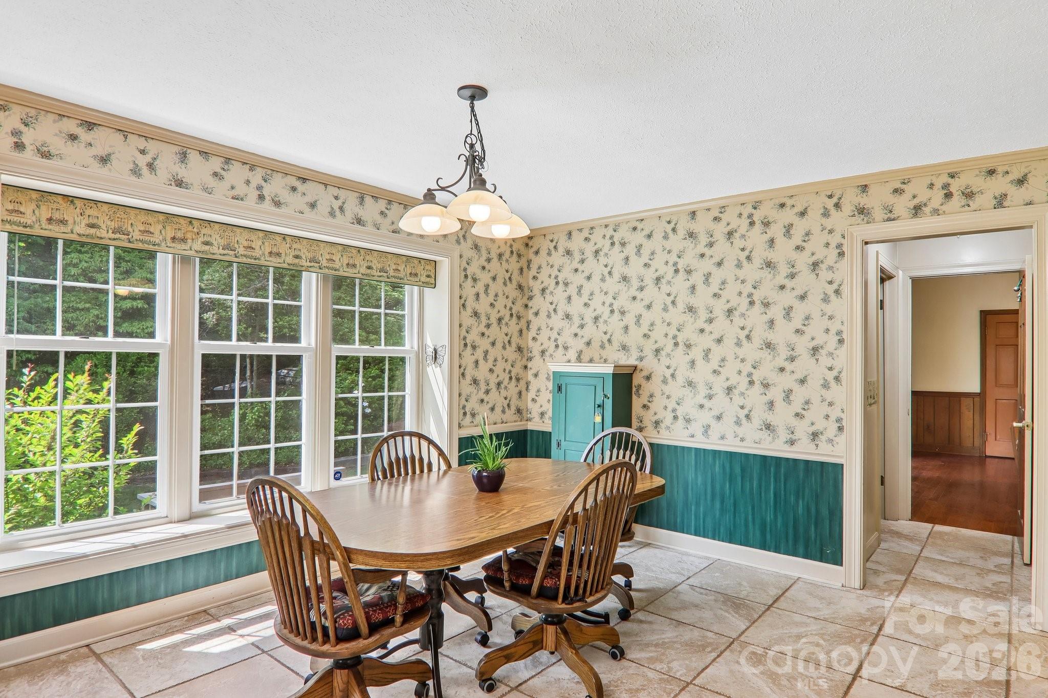 104 Finley Street — Hendersonville