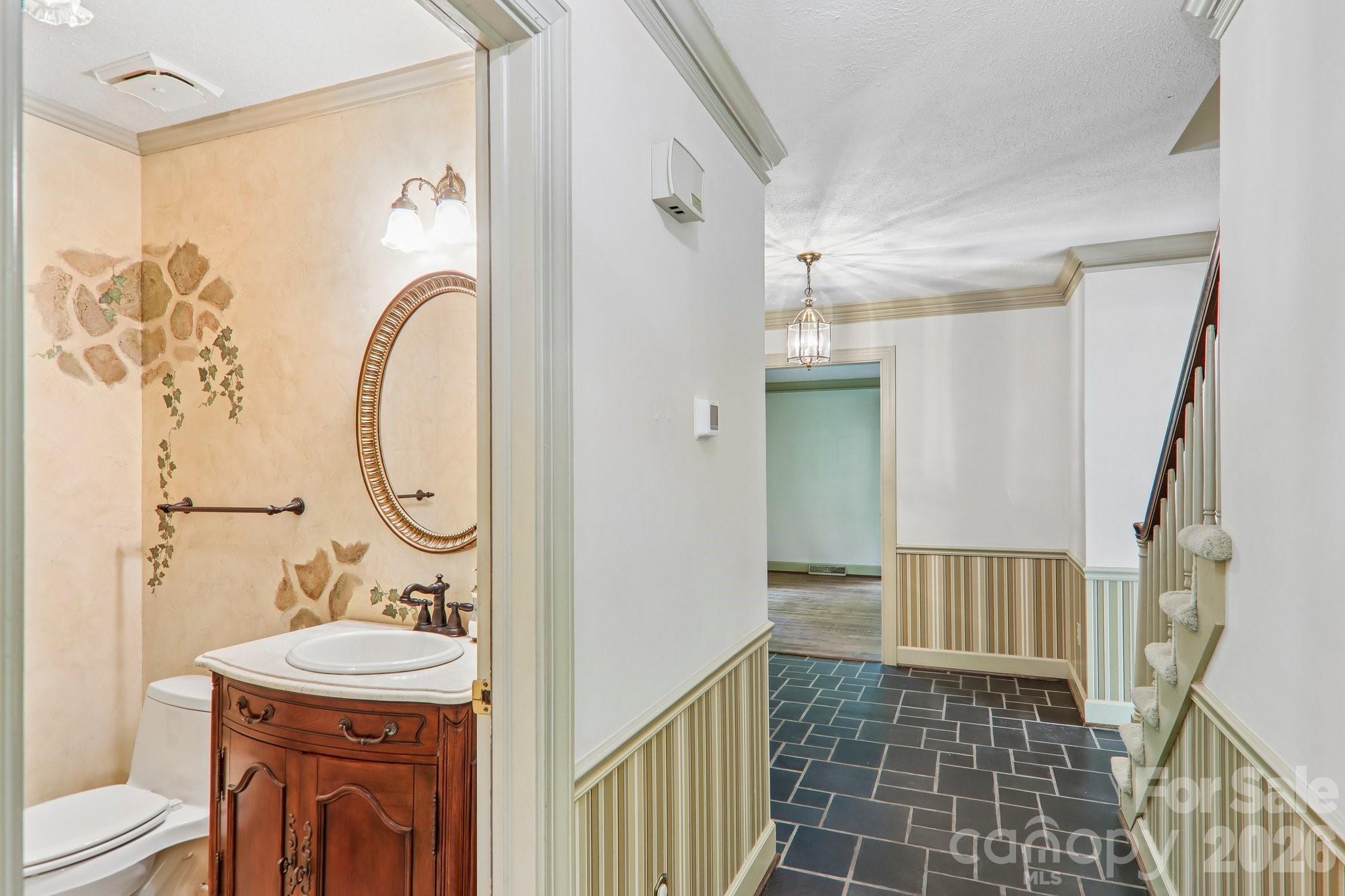 104 Finley Street — Hendersonville