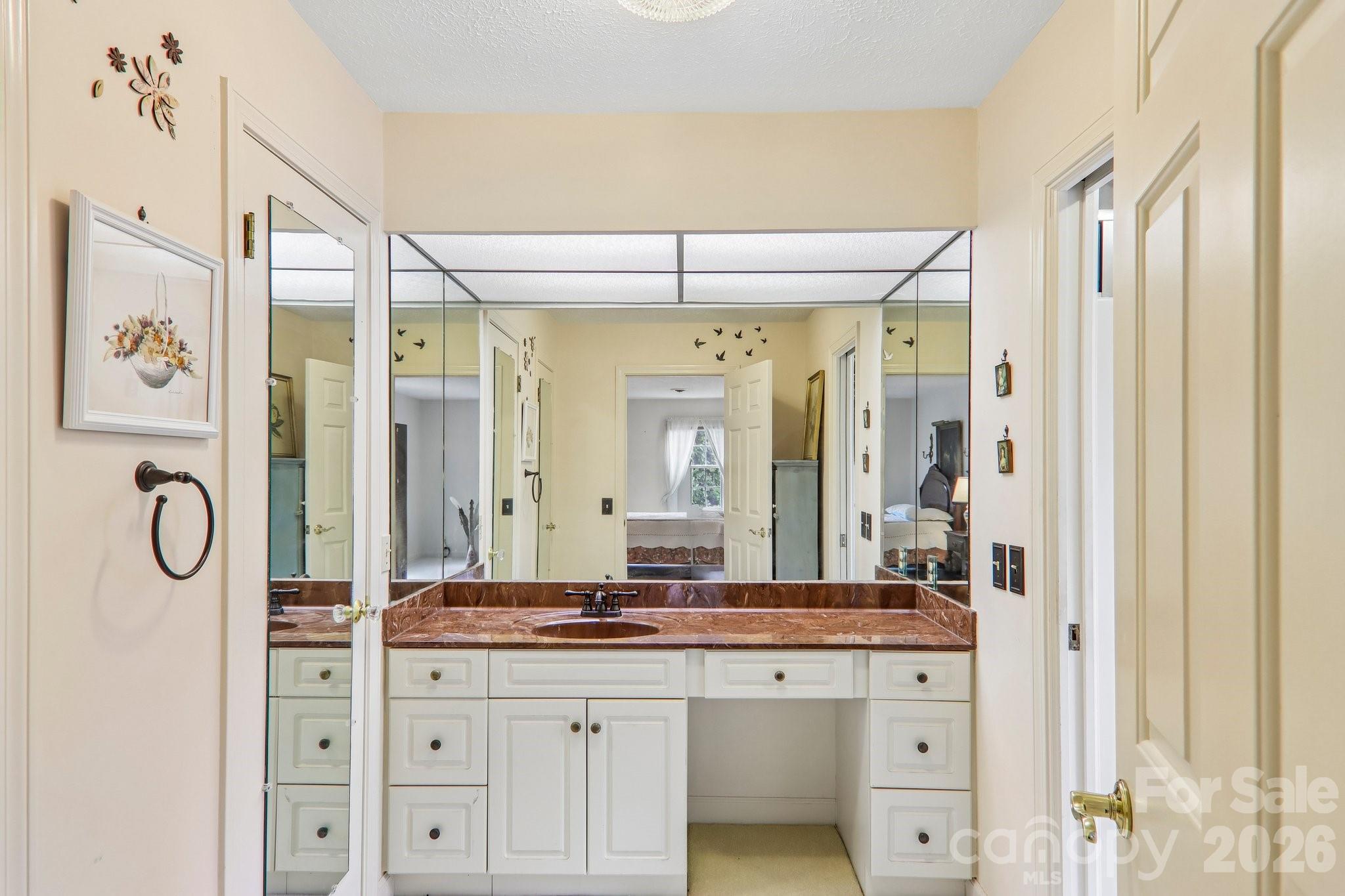104 Finley Street — Hendersonville