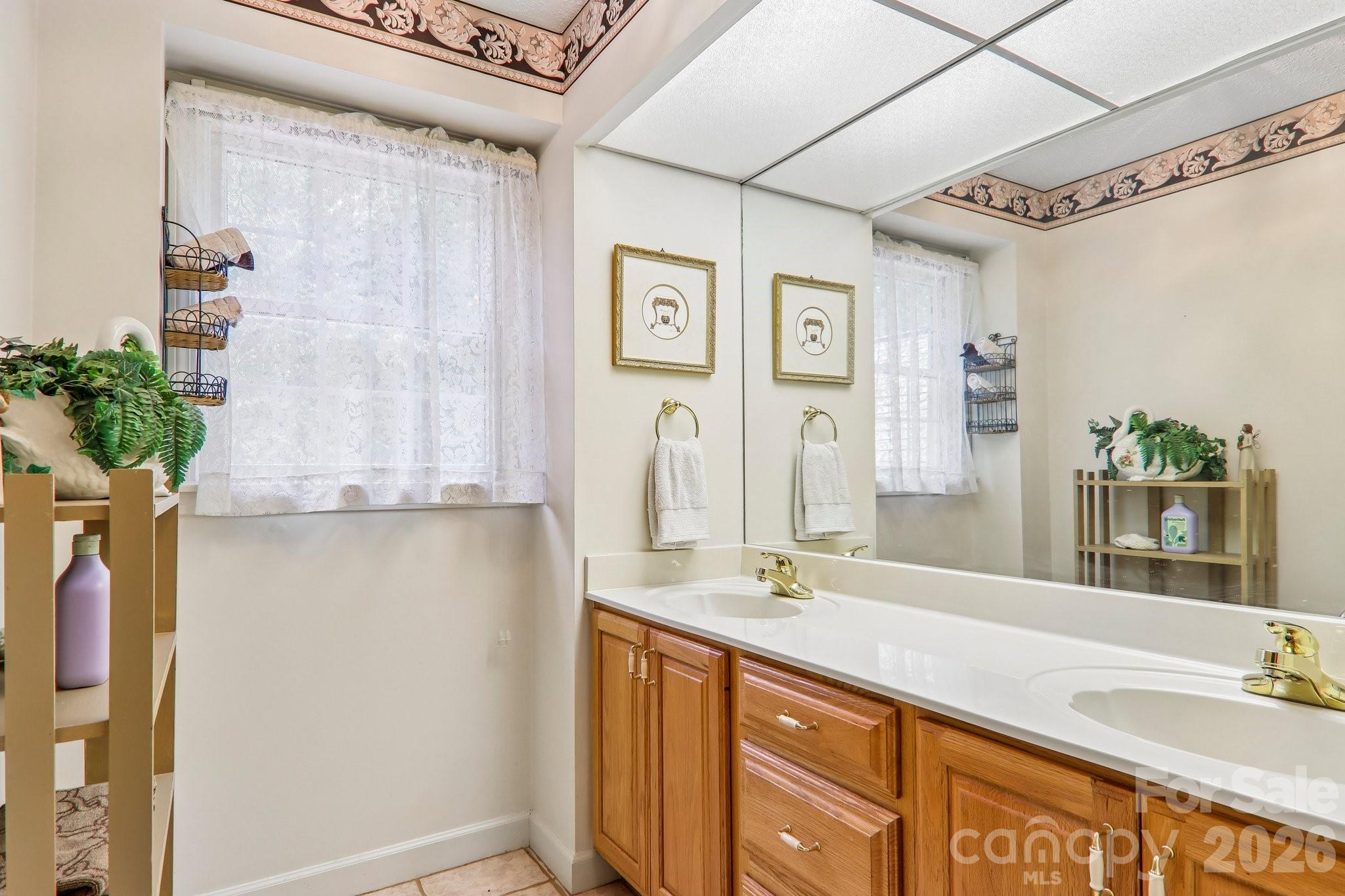 104 Finley Street — Hendersonville