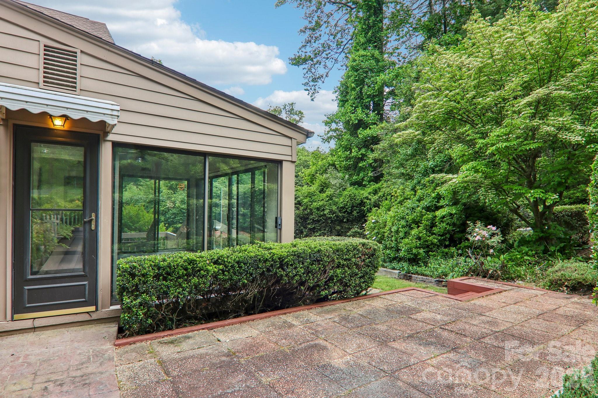 104 Finley Street — Hendersonville