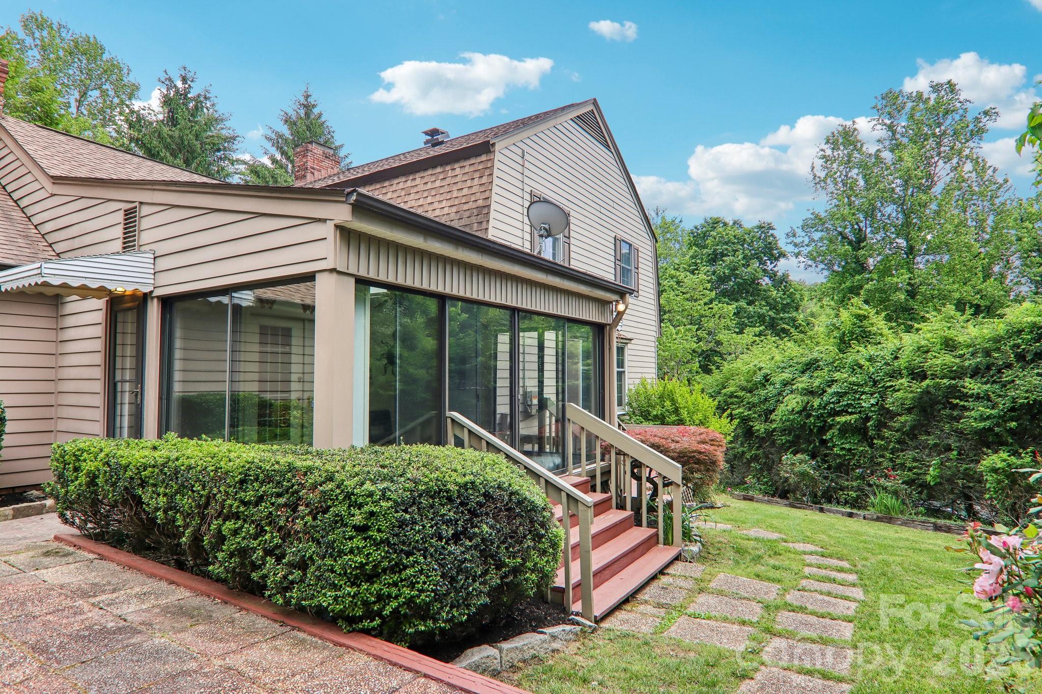 104 Finley Street — Hendersonville
