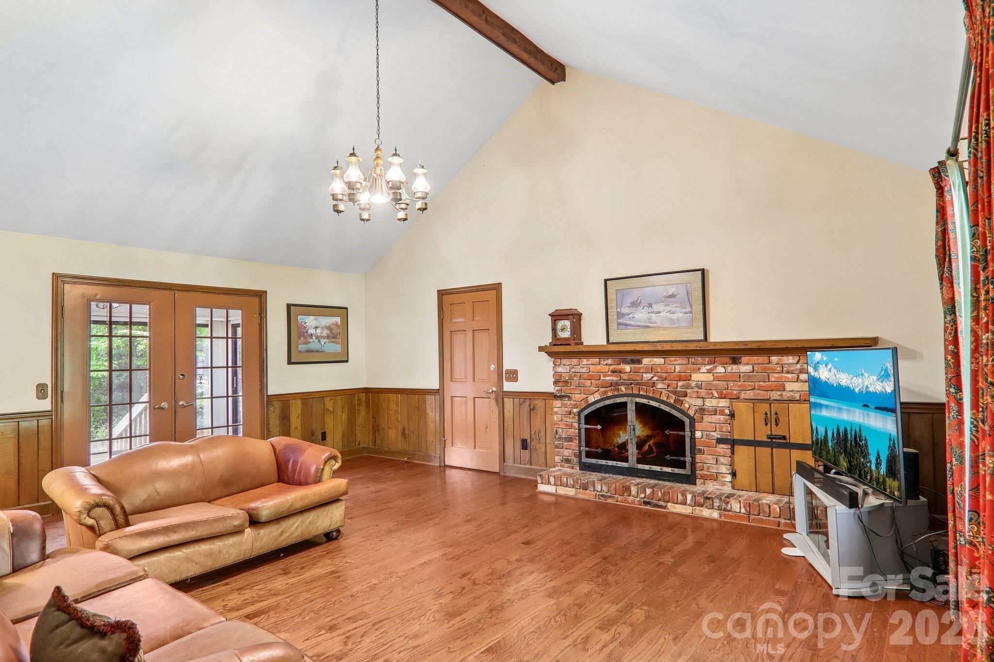 104 Finley Street — Hendersonville