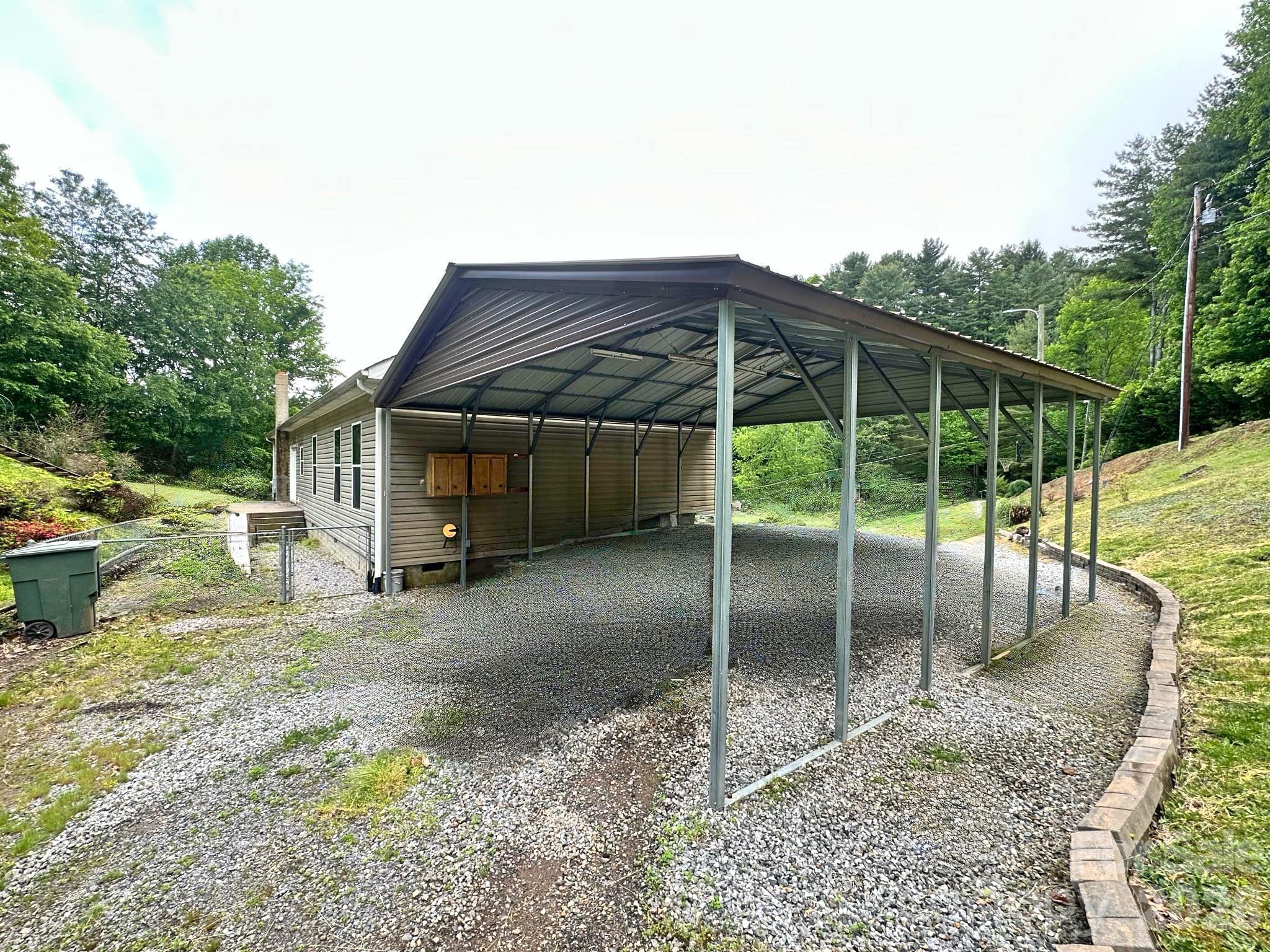 10 Betty's Drive — Waynesville