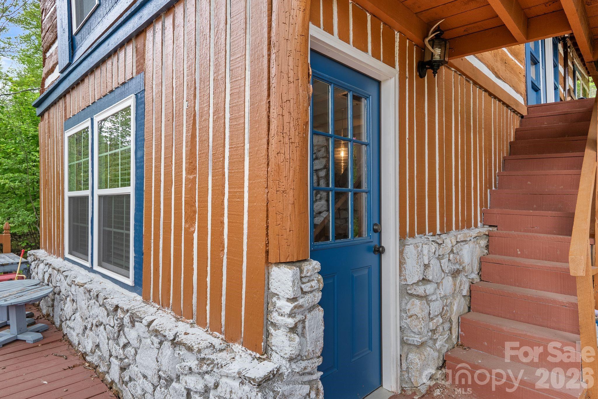 285 Glenaire Drive — Mars Hill