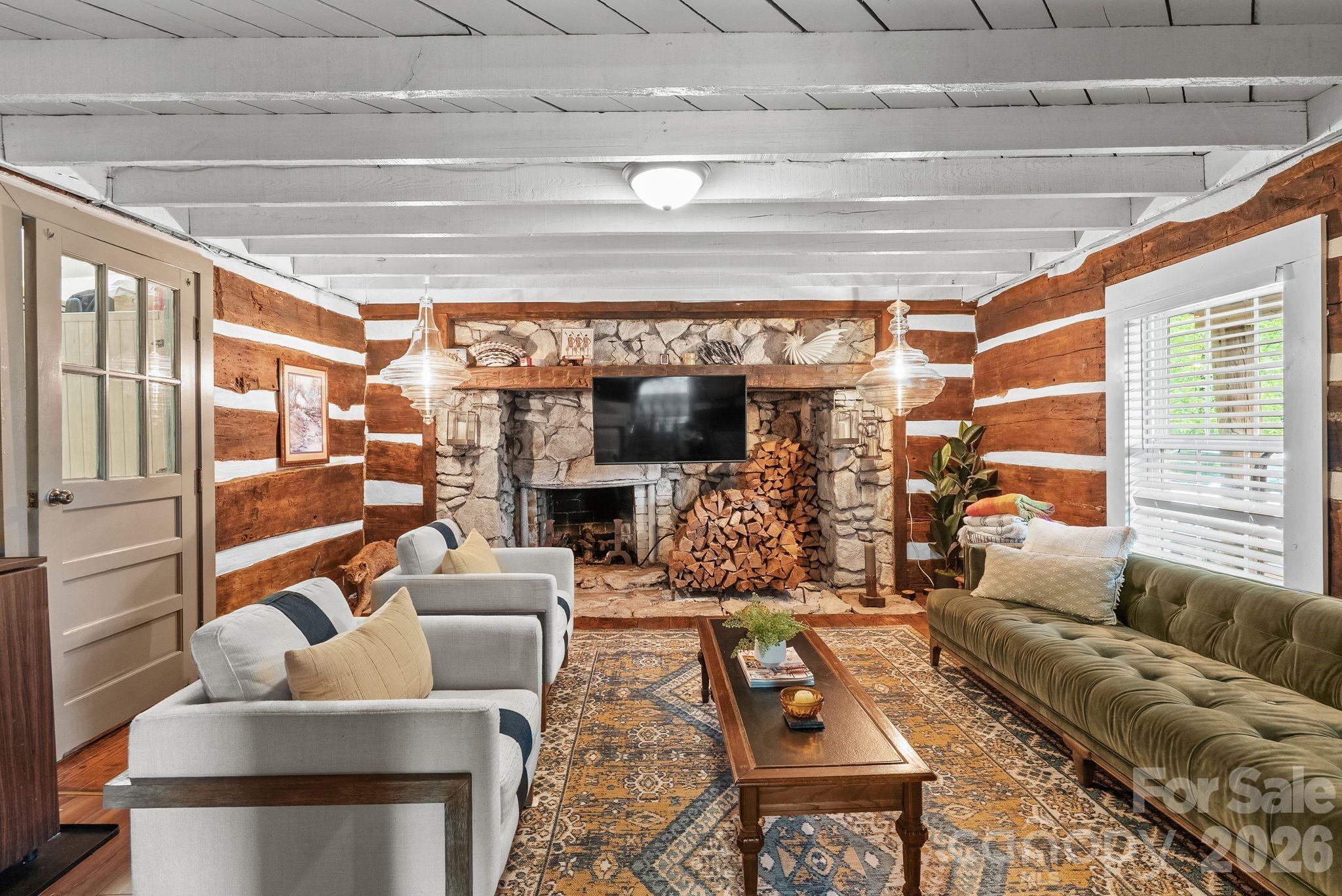285 Glenaire Drive — Mars Hill