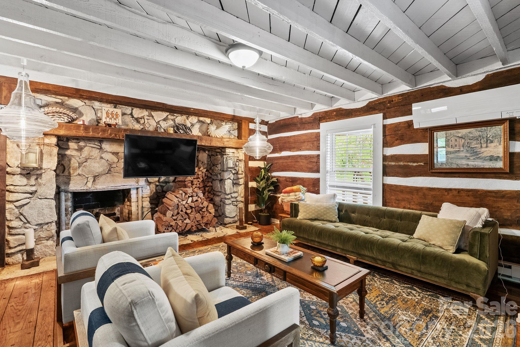285 Glenaire Drive — Mars Hill