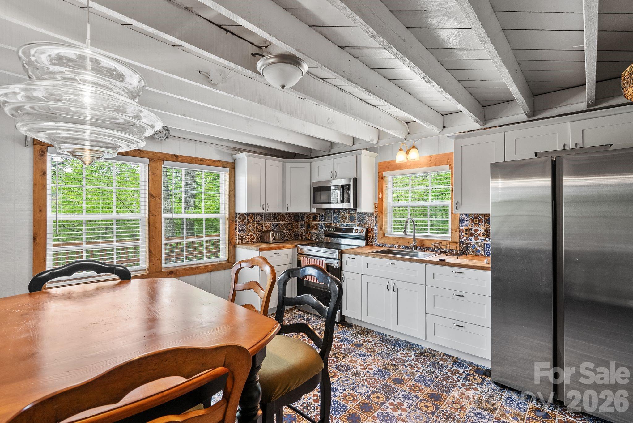 285 Glenaire Drive — Mars Hill