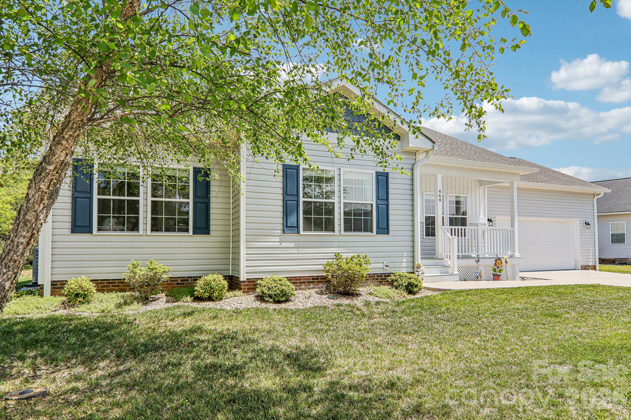 464 Riverwind Drive — Hendersonville