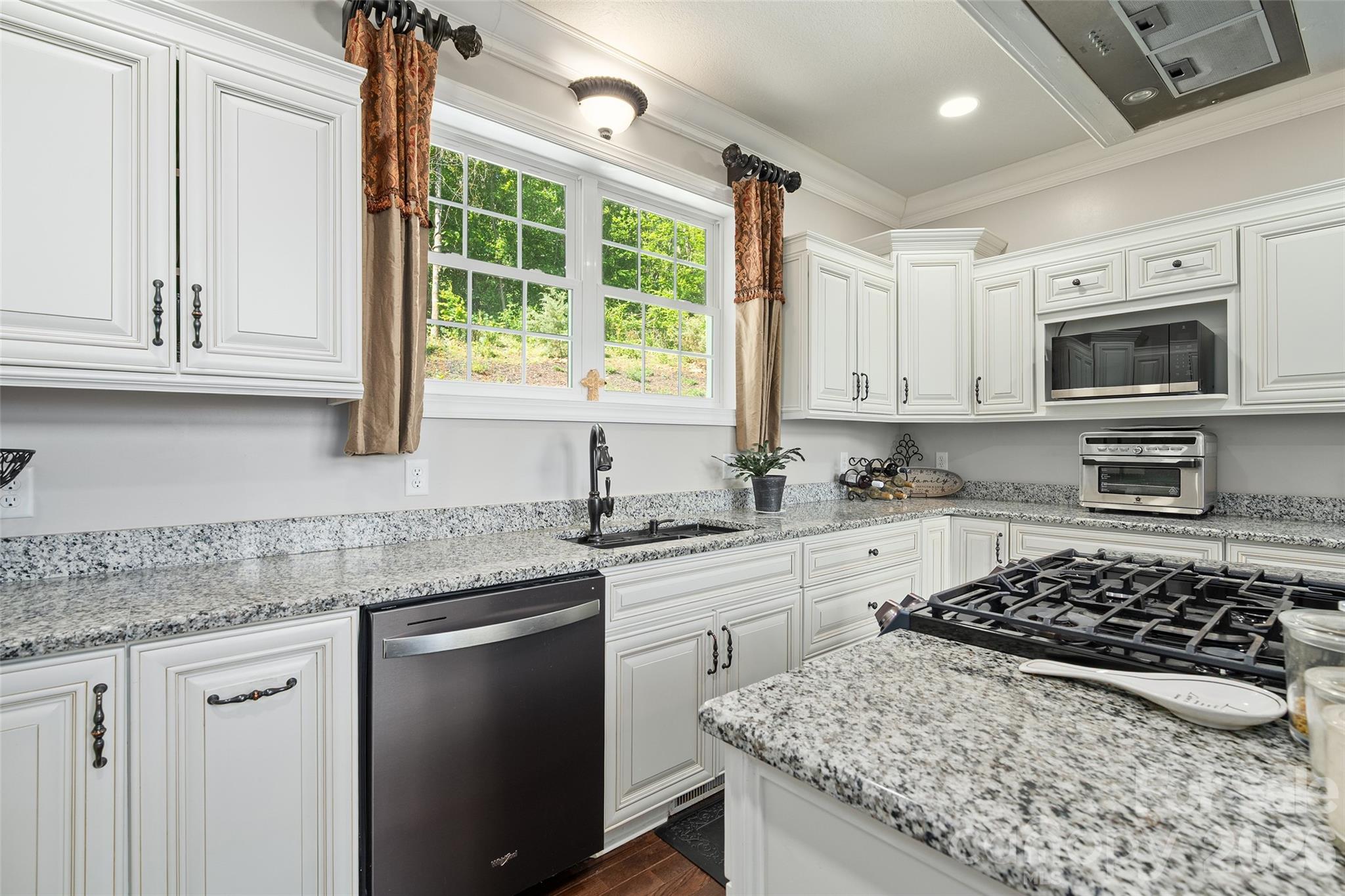 114 Nesting Ridge — Waynesville