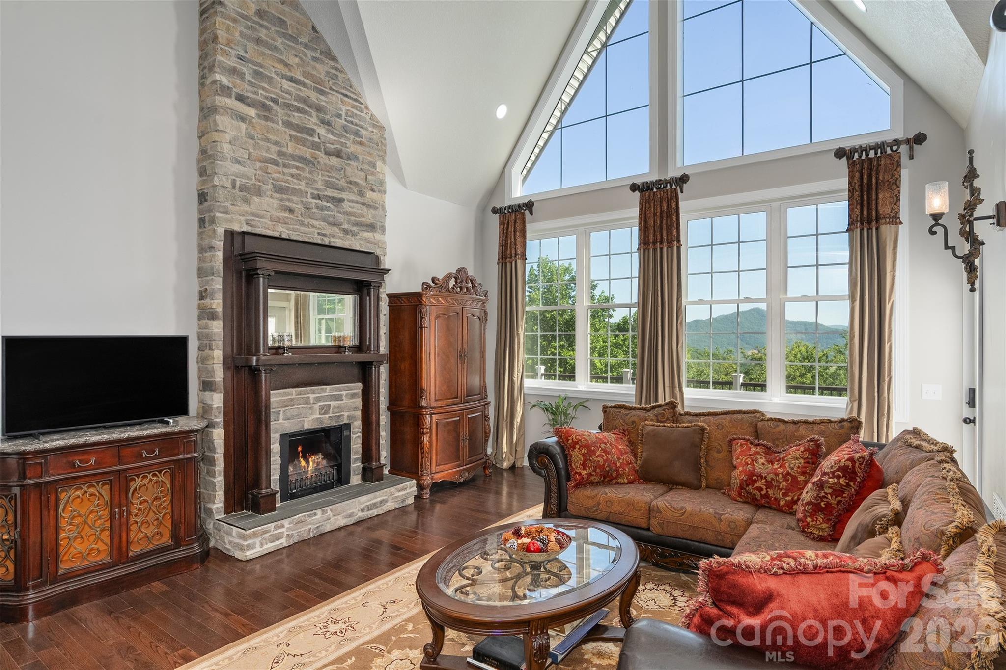 114 Nesting Ridge — Waynesville