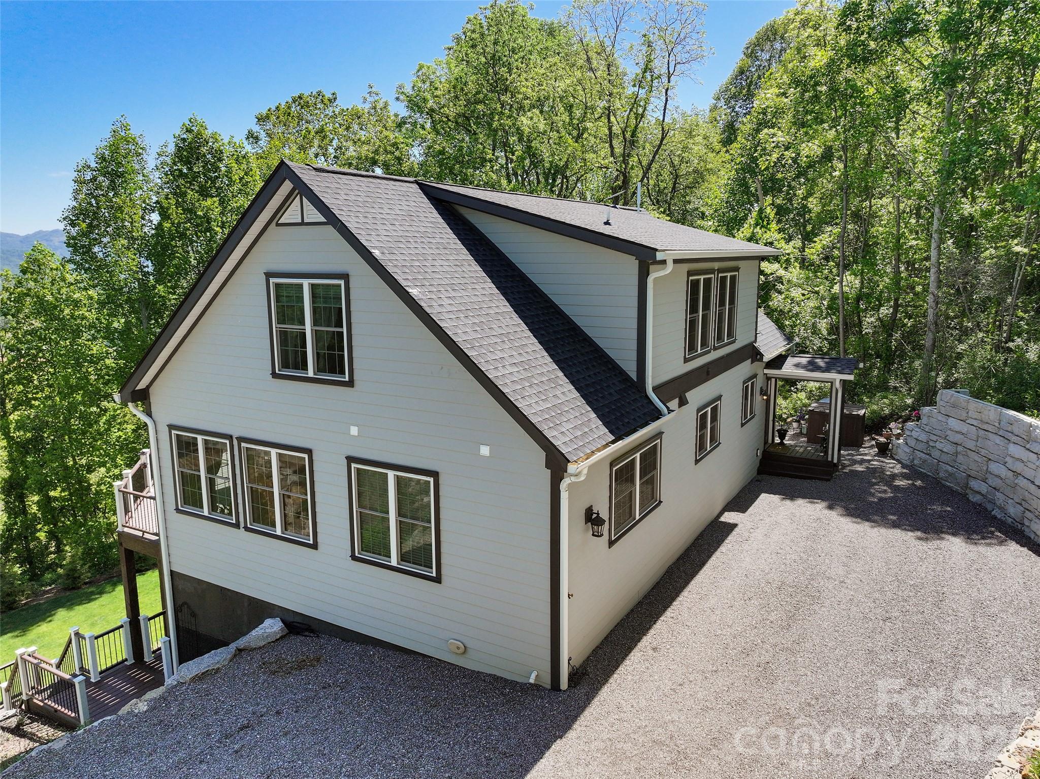114 Nesting Ridge — Waynesville