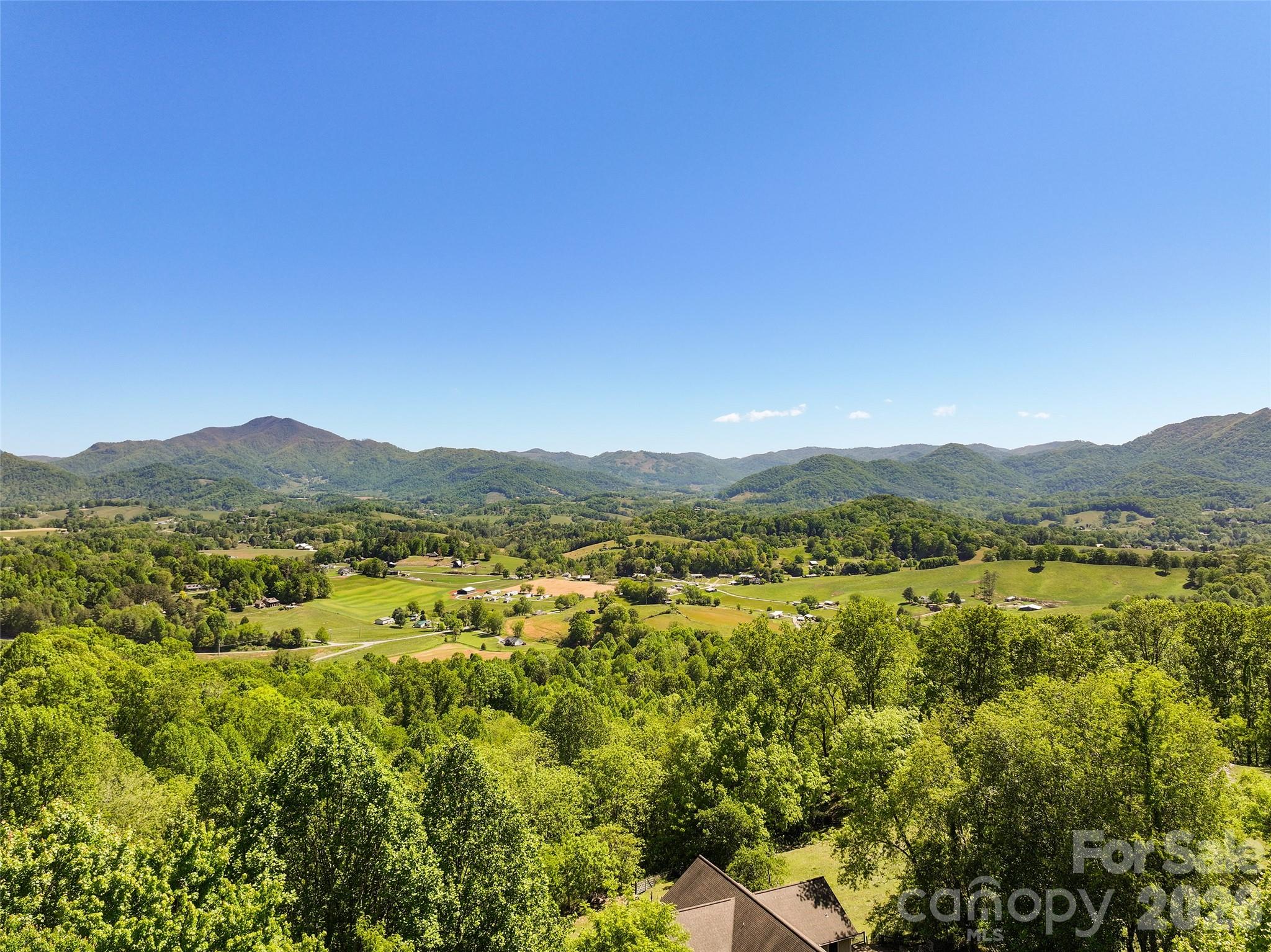 114 Nesting Ridge — Waynesville