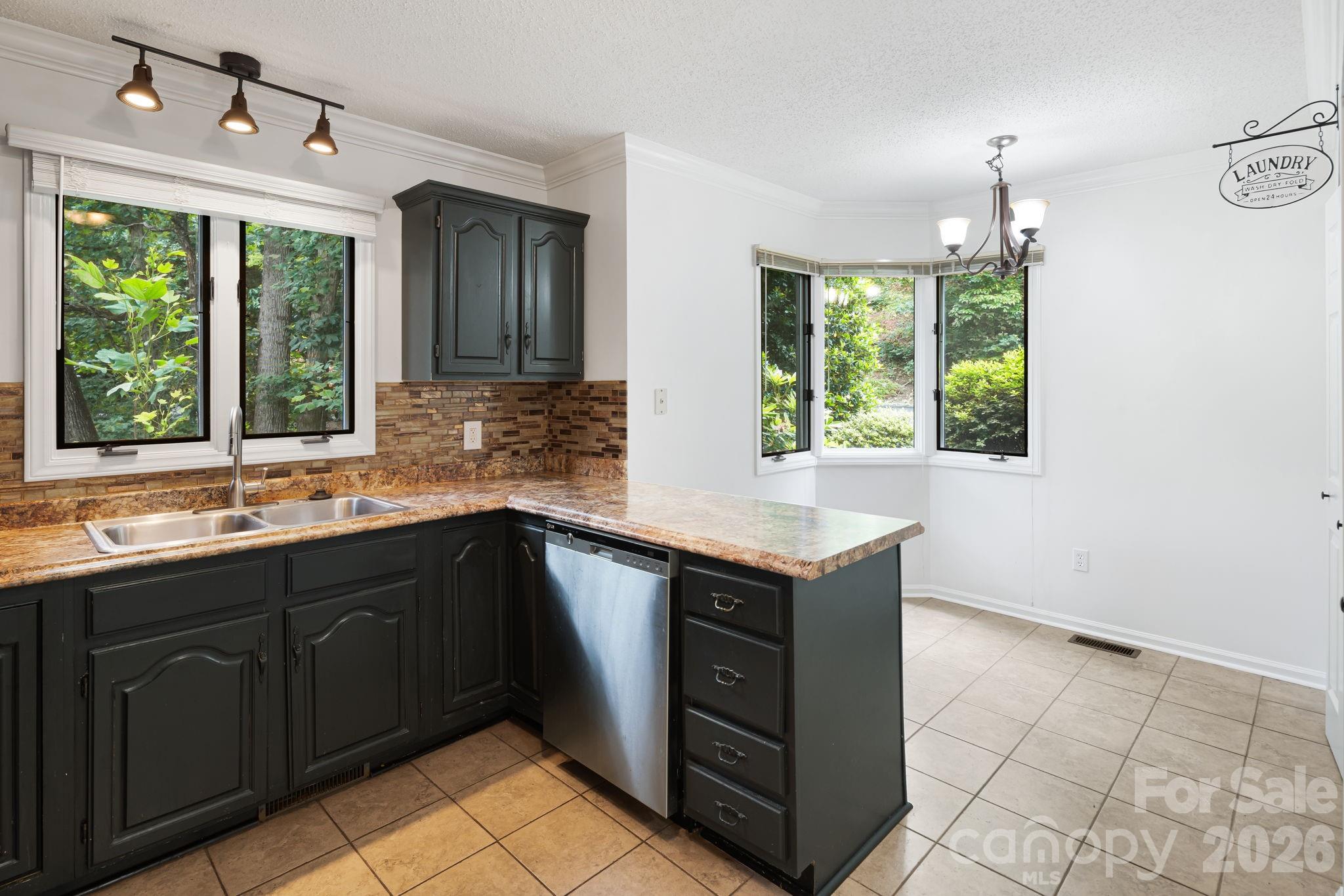 305 Piney Mountain Drive #J2 — Asheville