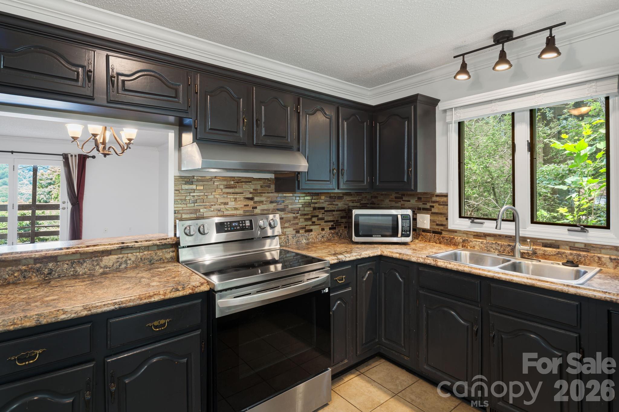 305 Piney Mountain Drive #J2 — Asheville