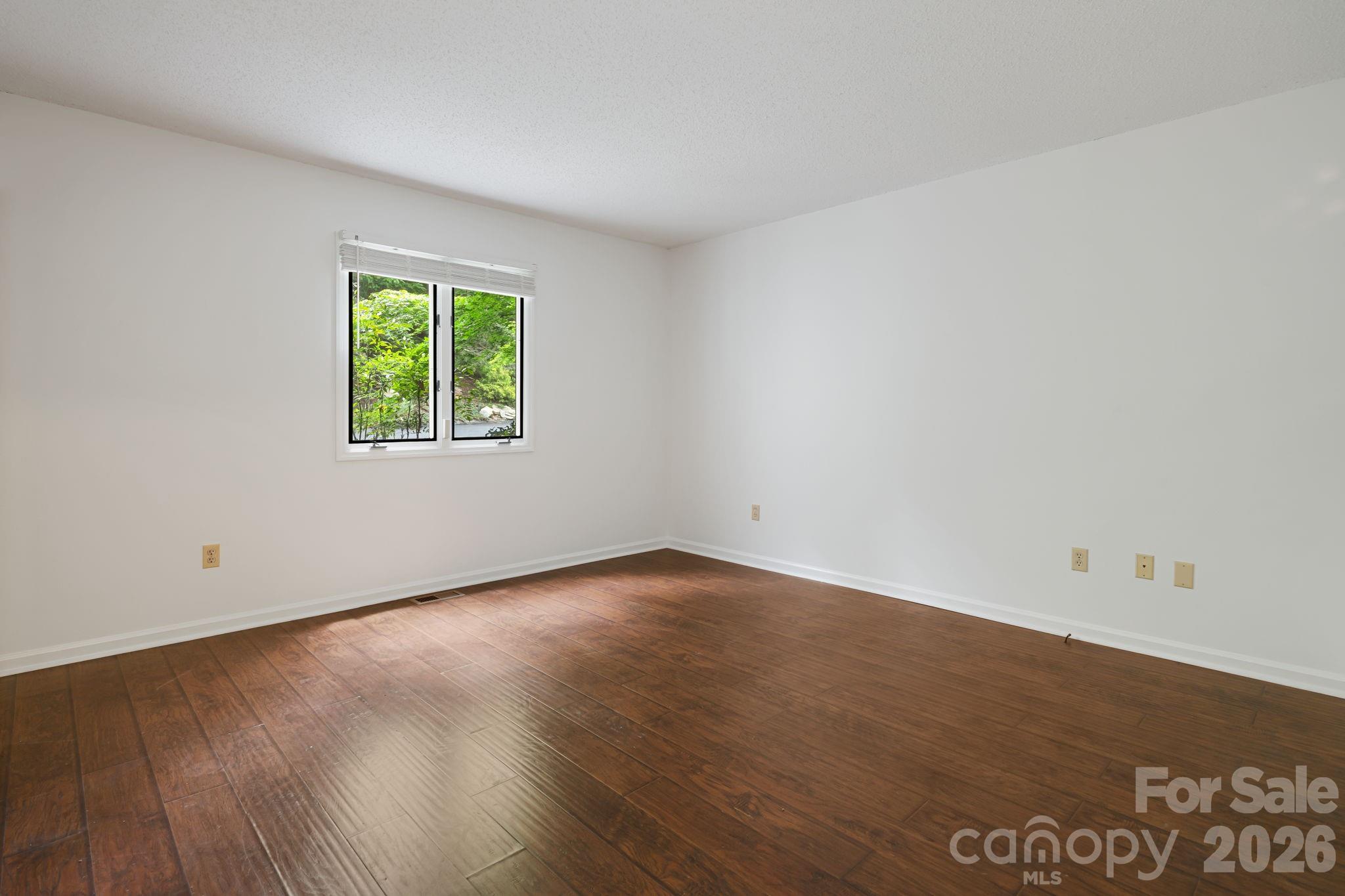 305 Piney Mountain Drive #J2 — Asheville