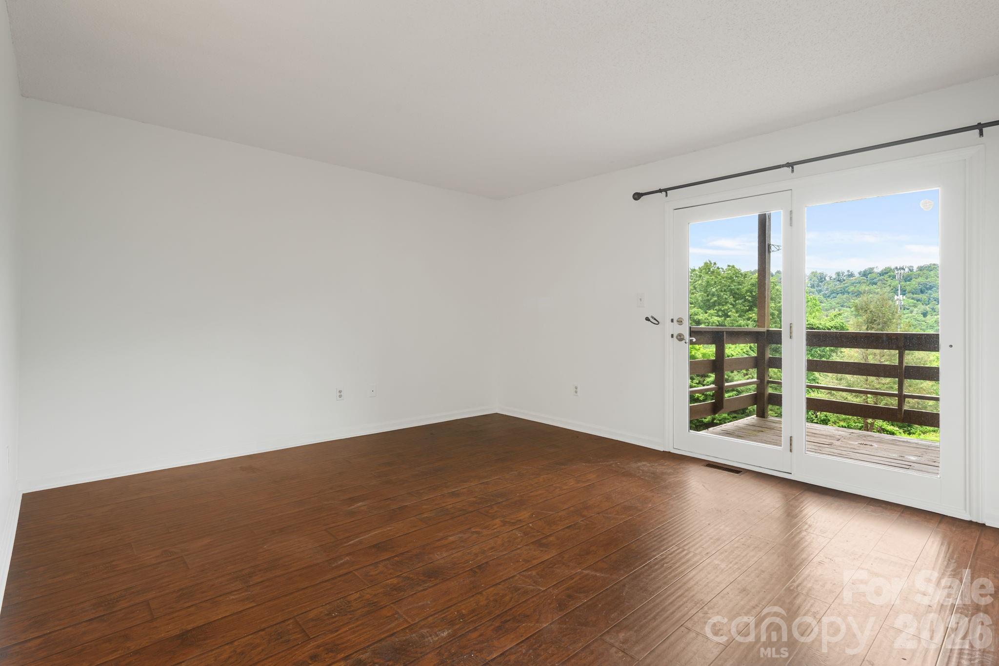 305 Piney Mountain Drive #J2 — Asheville