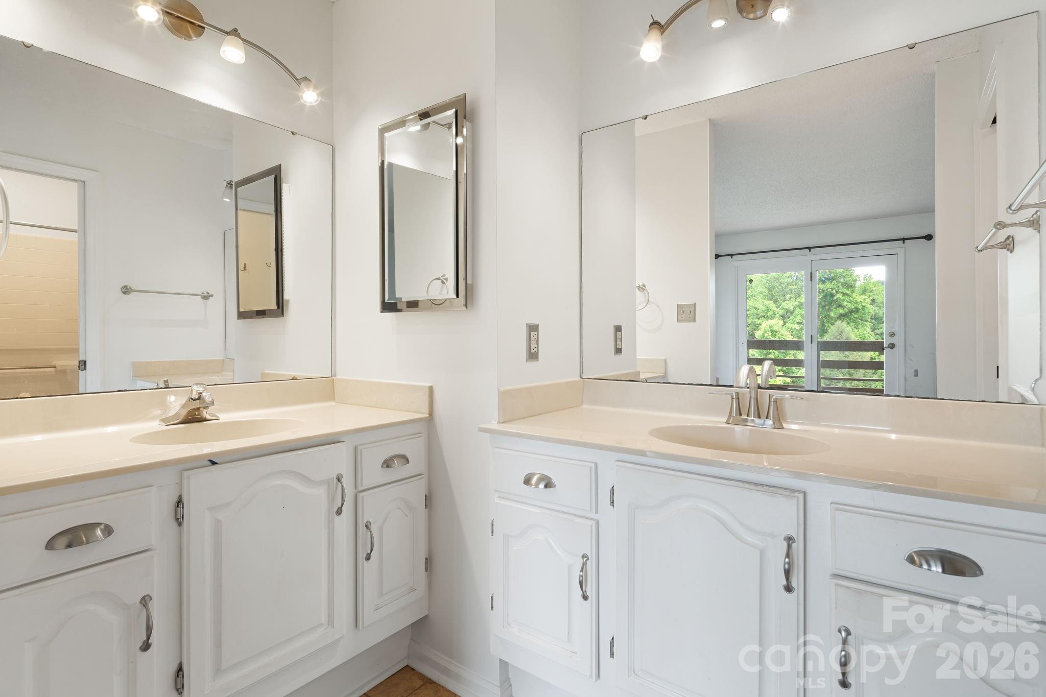 305 Piney Mountain Drive #J2 — Asheville