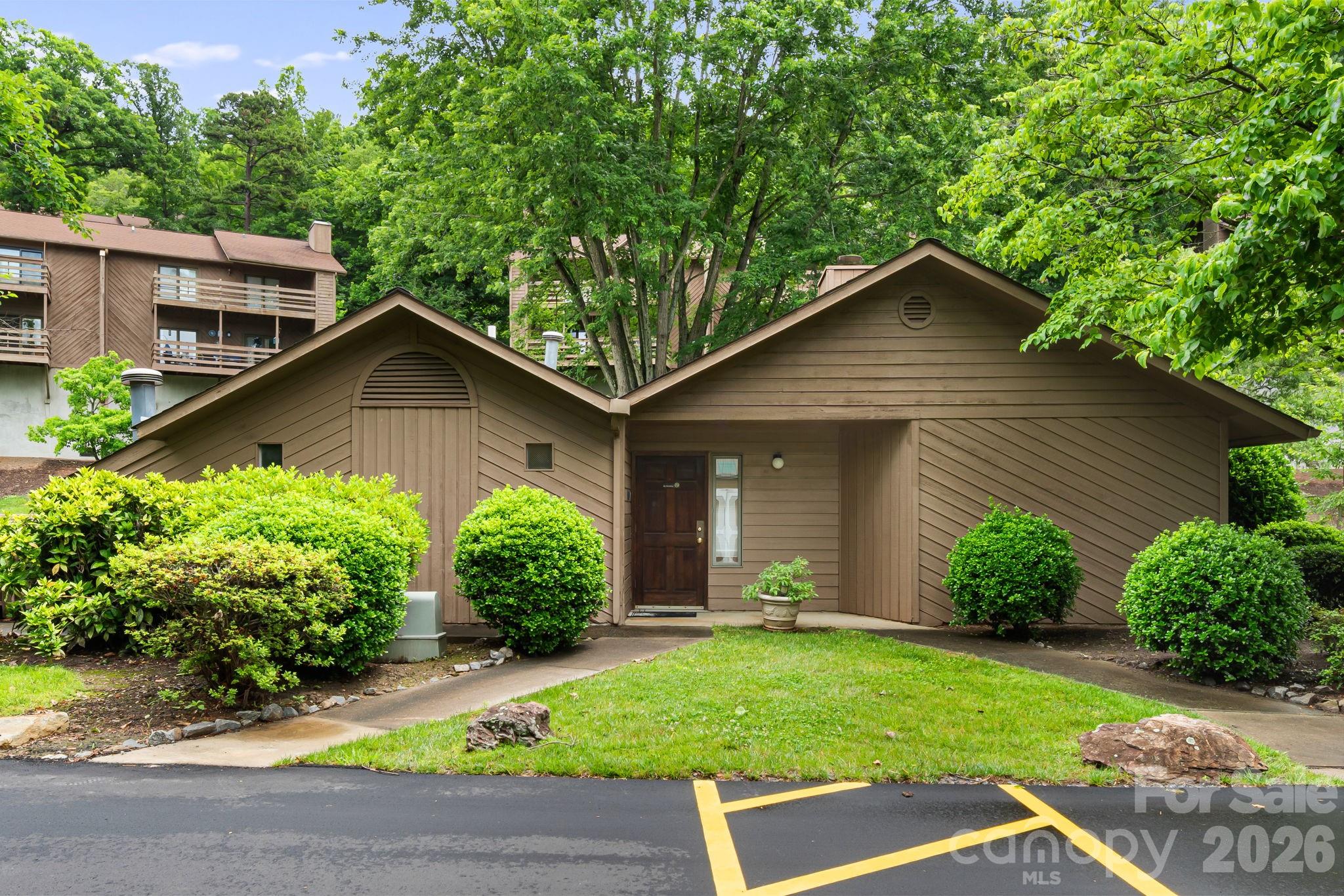 305 Piney Mountain Drive #J2 — Asheville