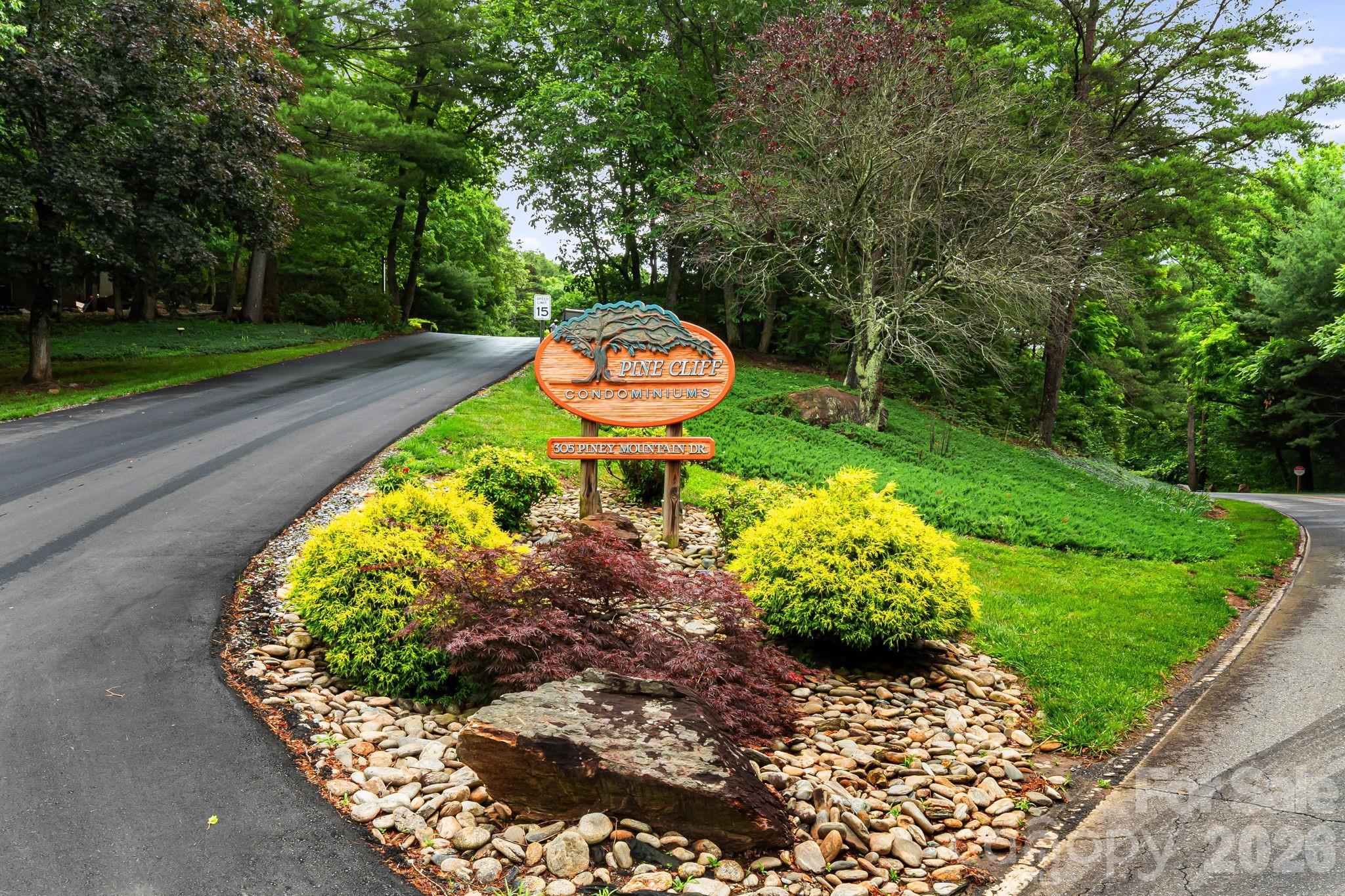305 Piney Mountain Drive #J2 — Asheville