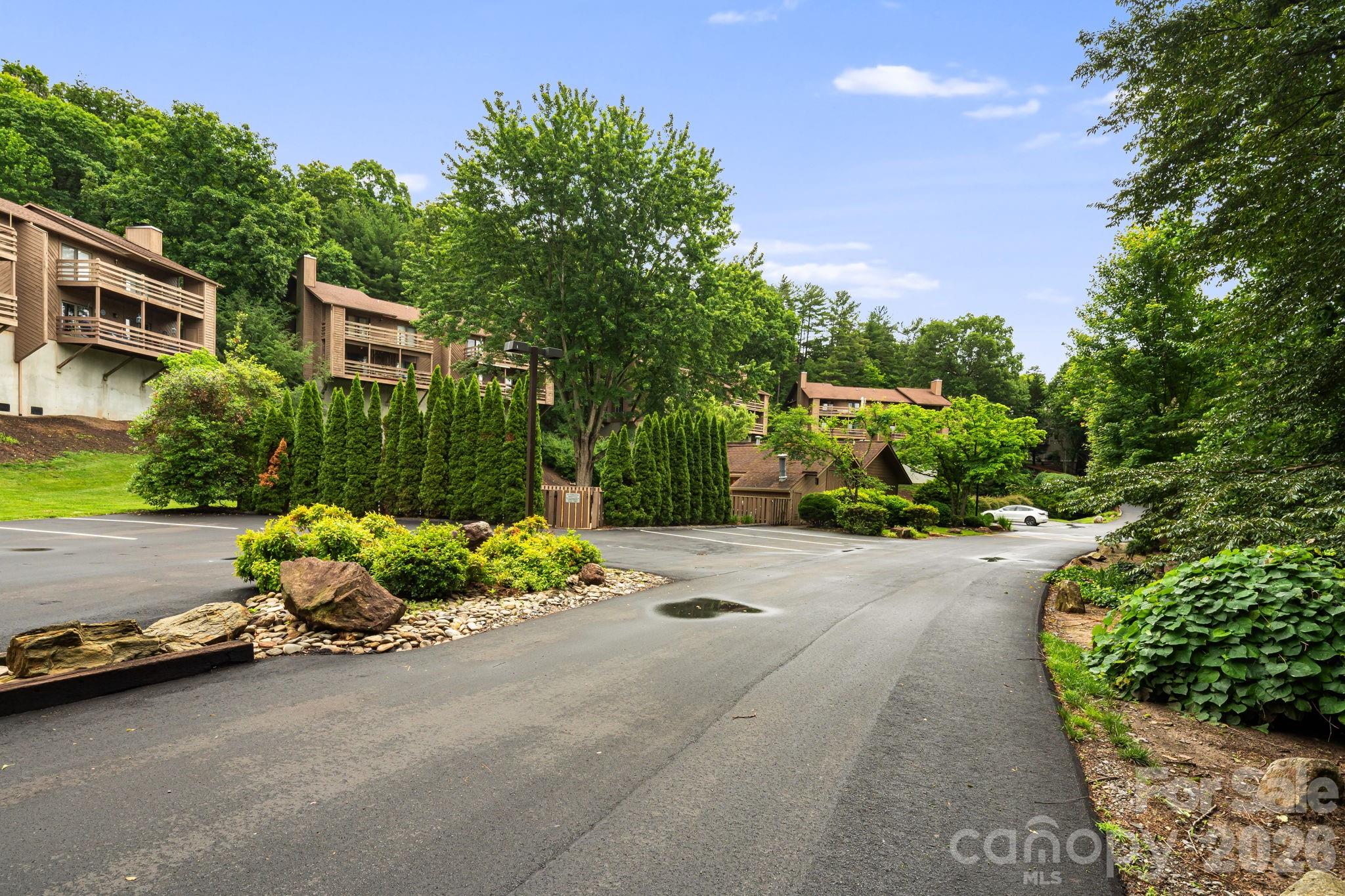 305 Piney Mountain Drive #J2 — Asheville