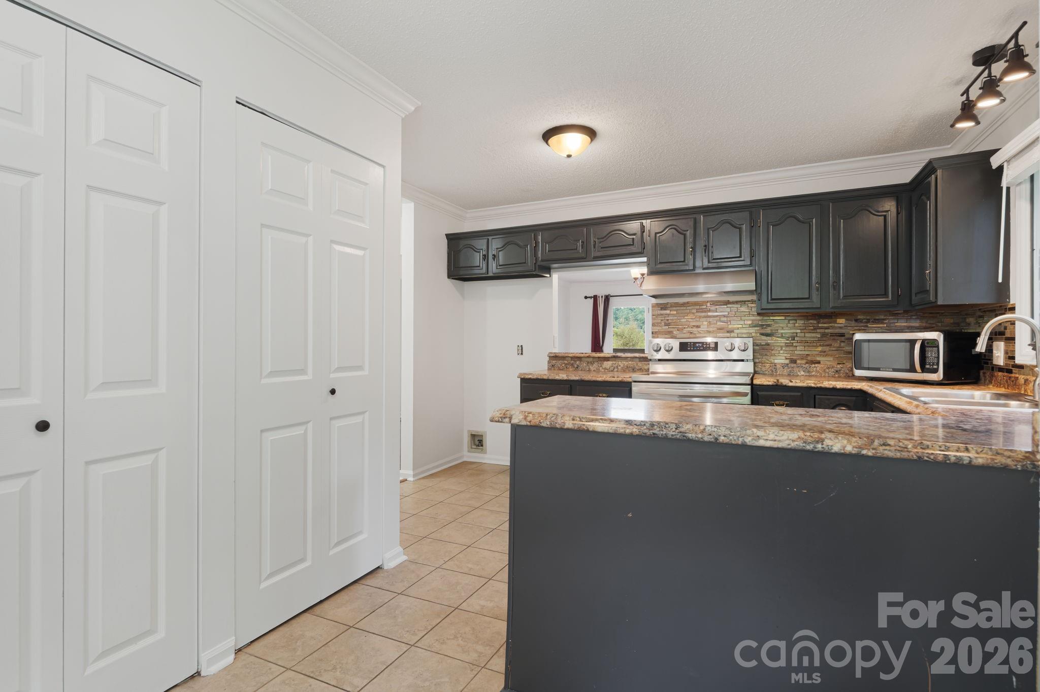 305 Piney Mountain Drive #J2 — Asheville