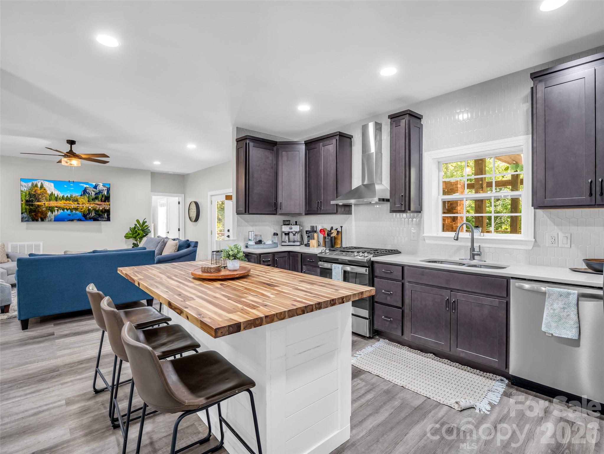 4647 Big Level Road — Mill Spring