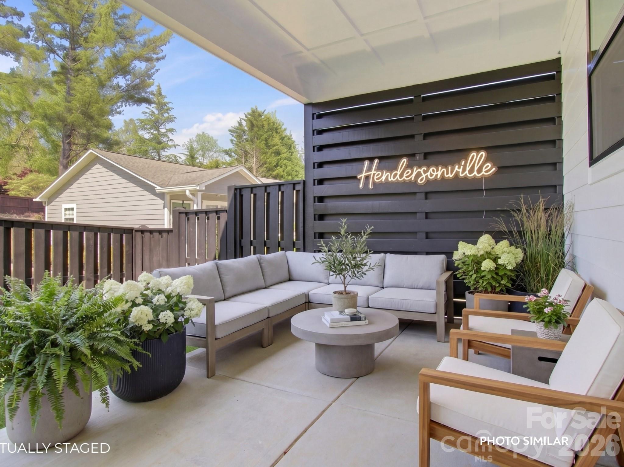 617 W Allen Street — Hendersonville