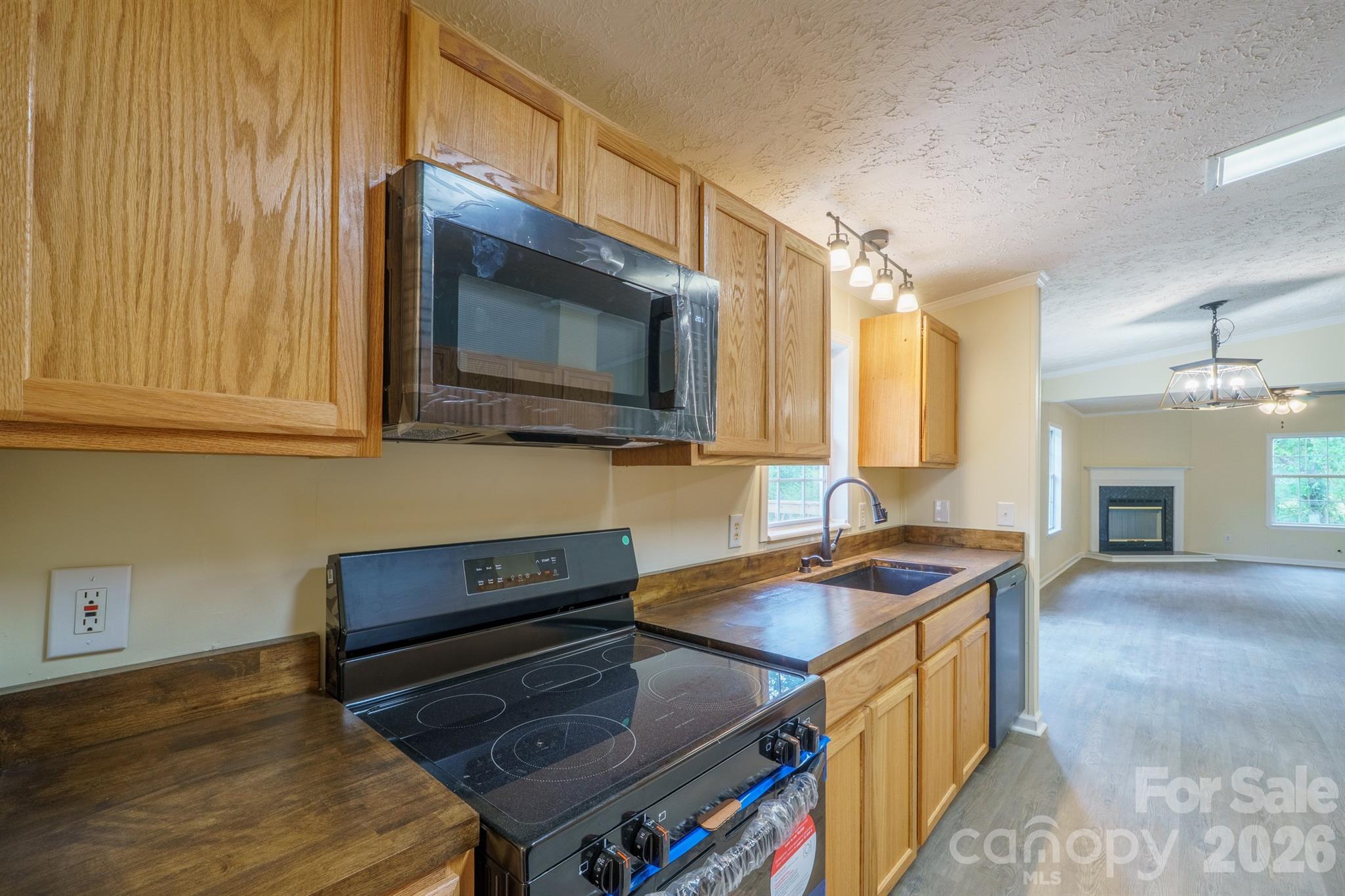 2780 Orangewood Lane — Newton