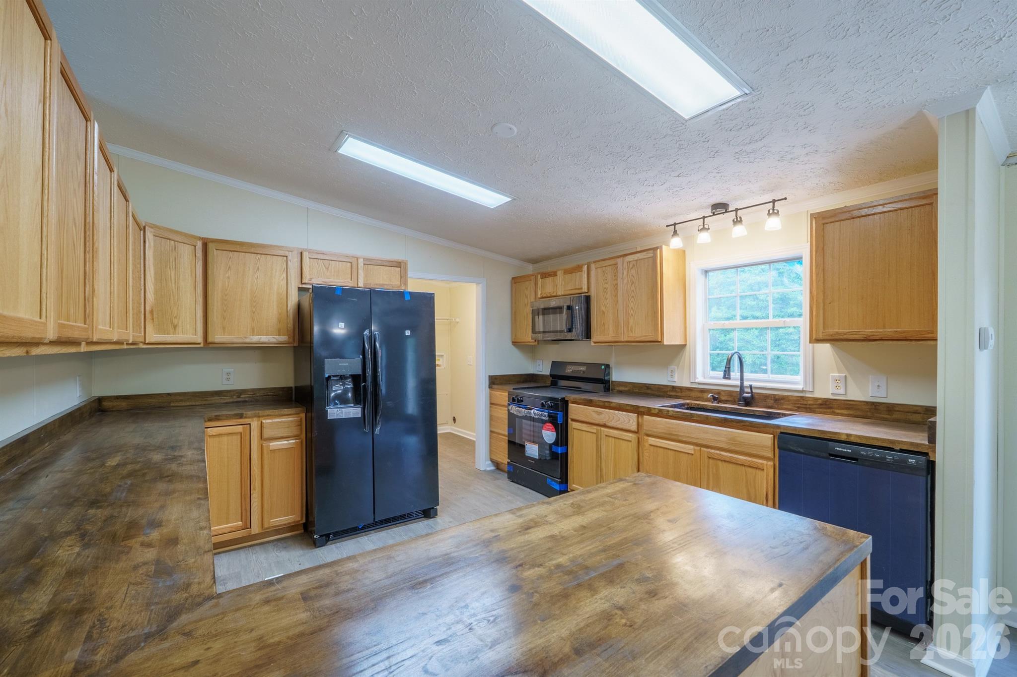 2780 Orangewood Lane — Newton