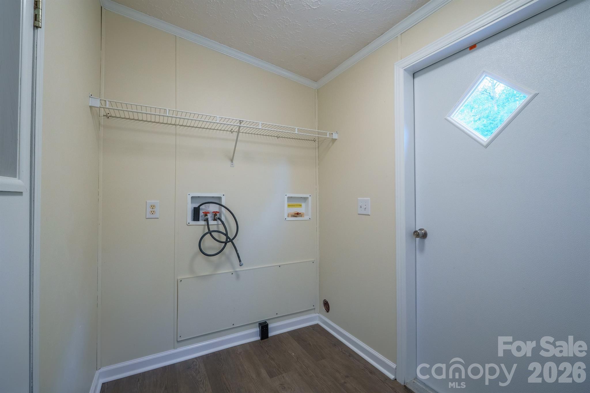 2780 Orangewood Lane — Newton