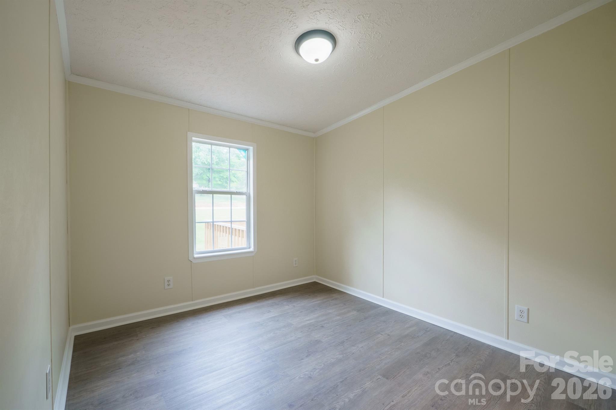 2780 Orangewood Lane — Newton