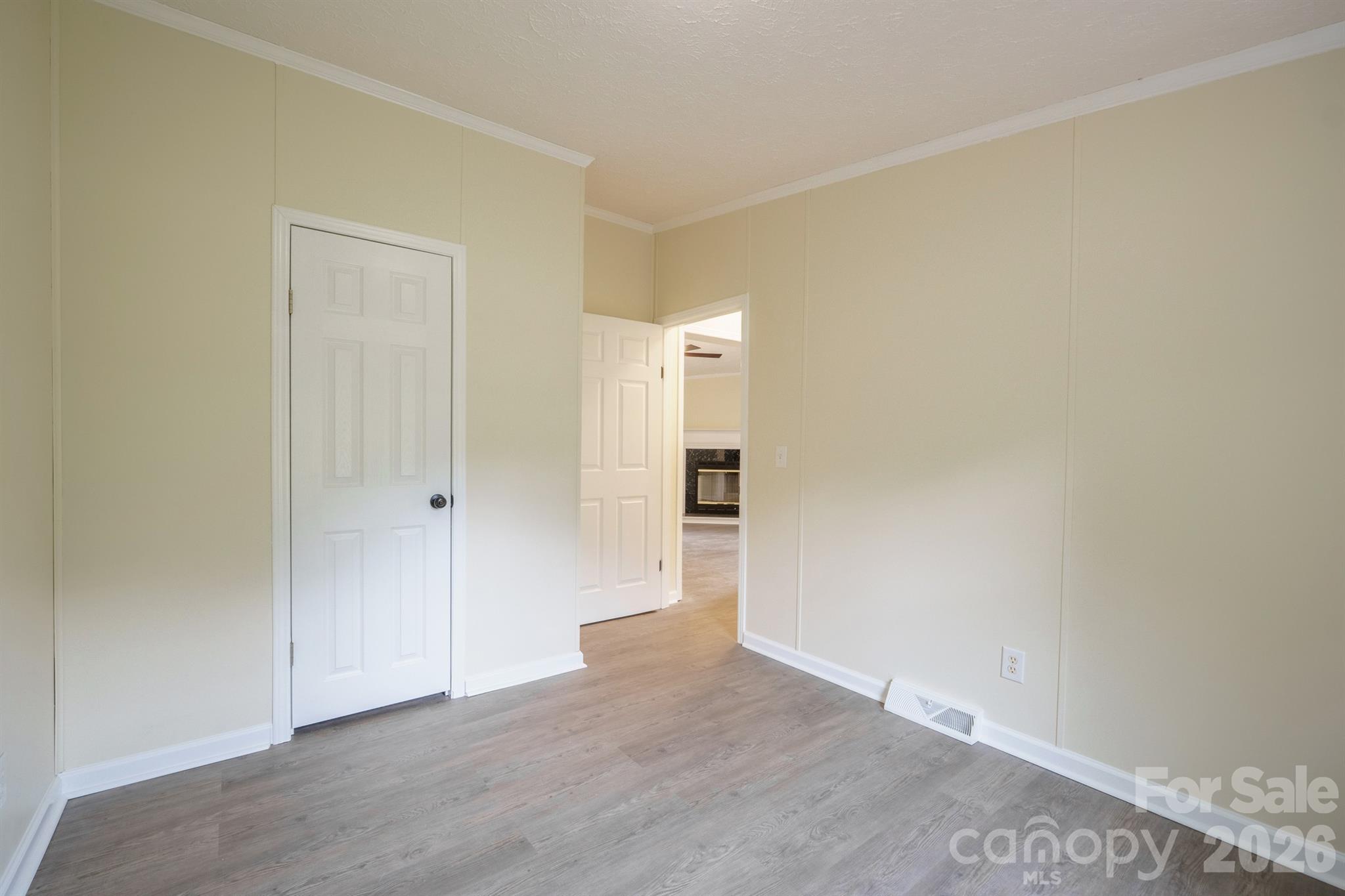 2780 Orangewood Lane — Newton